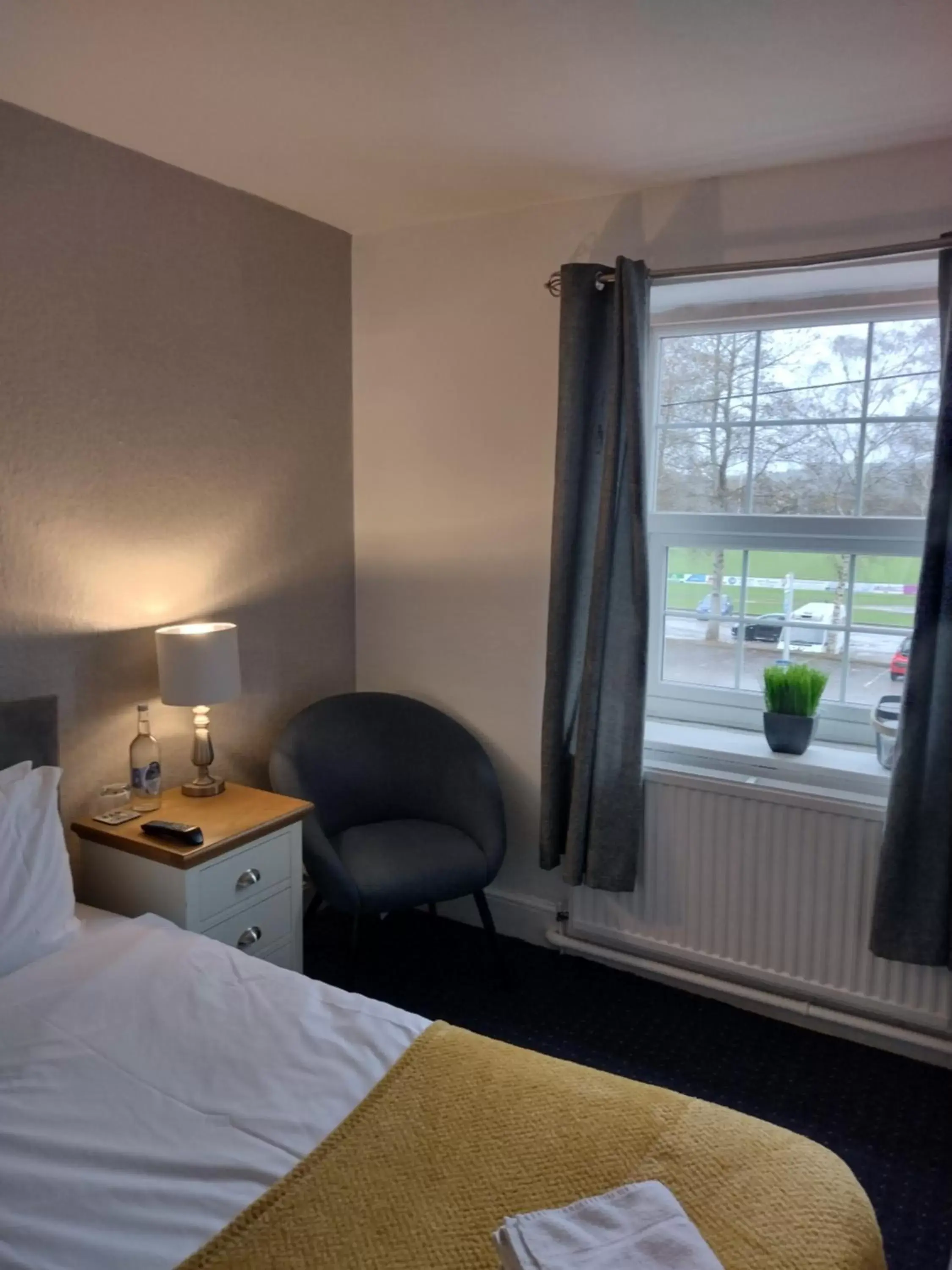 Standard Single Room with Shared Bathroom in The Crown Inn Keynsham Standard Single Room with Shared Bathroom in The Crown Inn Keynsham