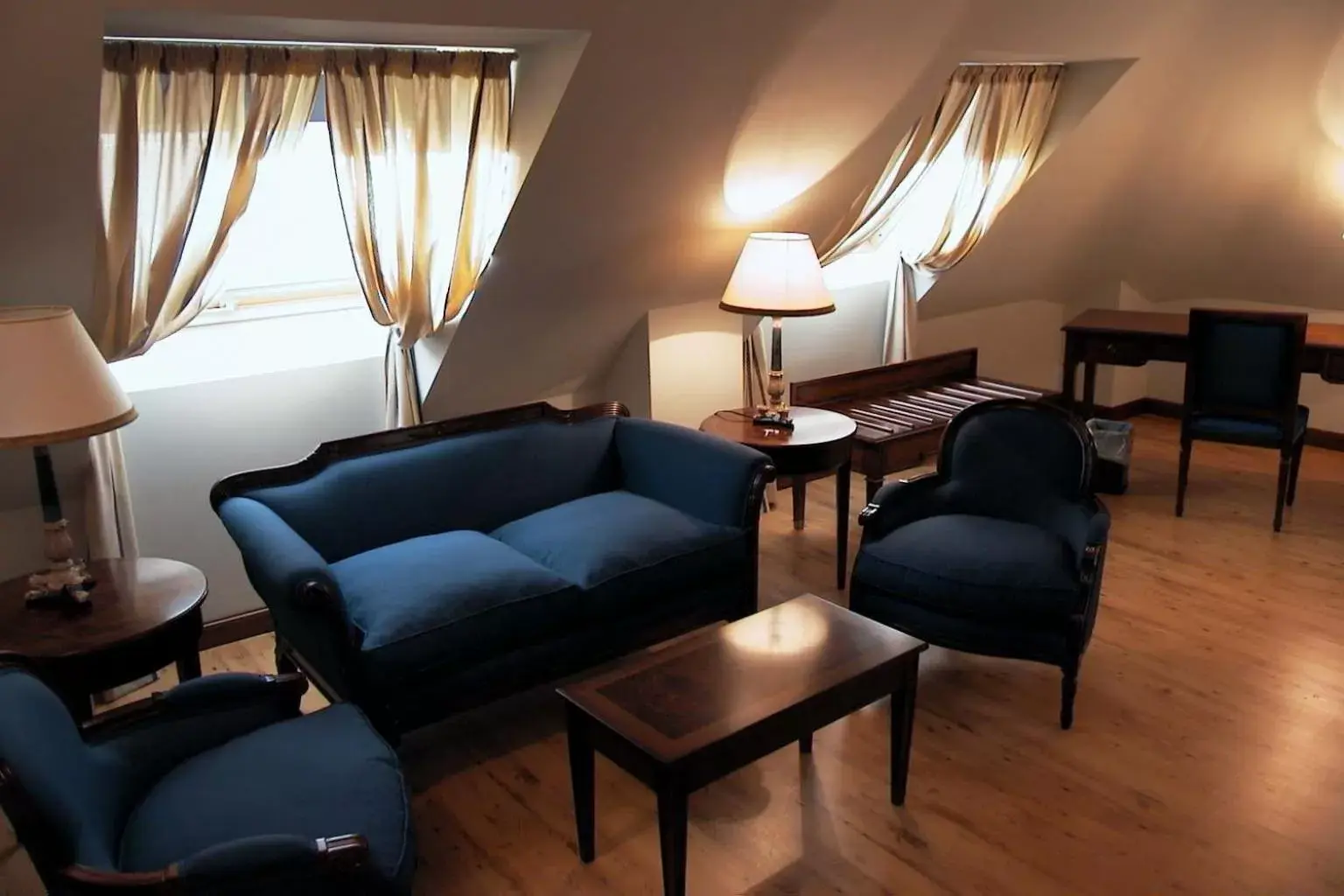 Communal lounge/ TV room, Seating Area in Hotel Santiago