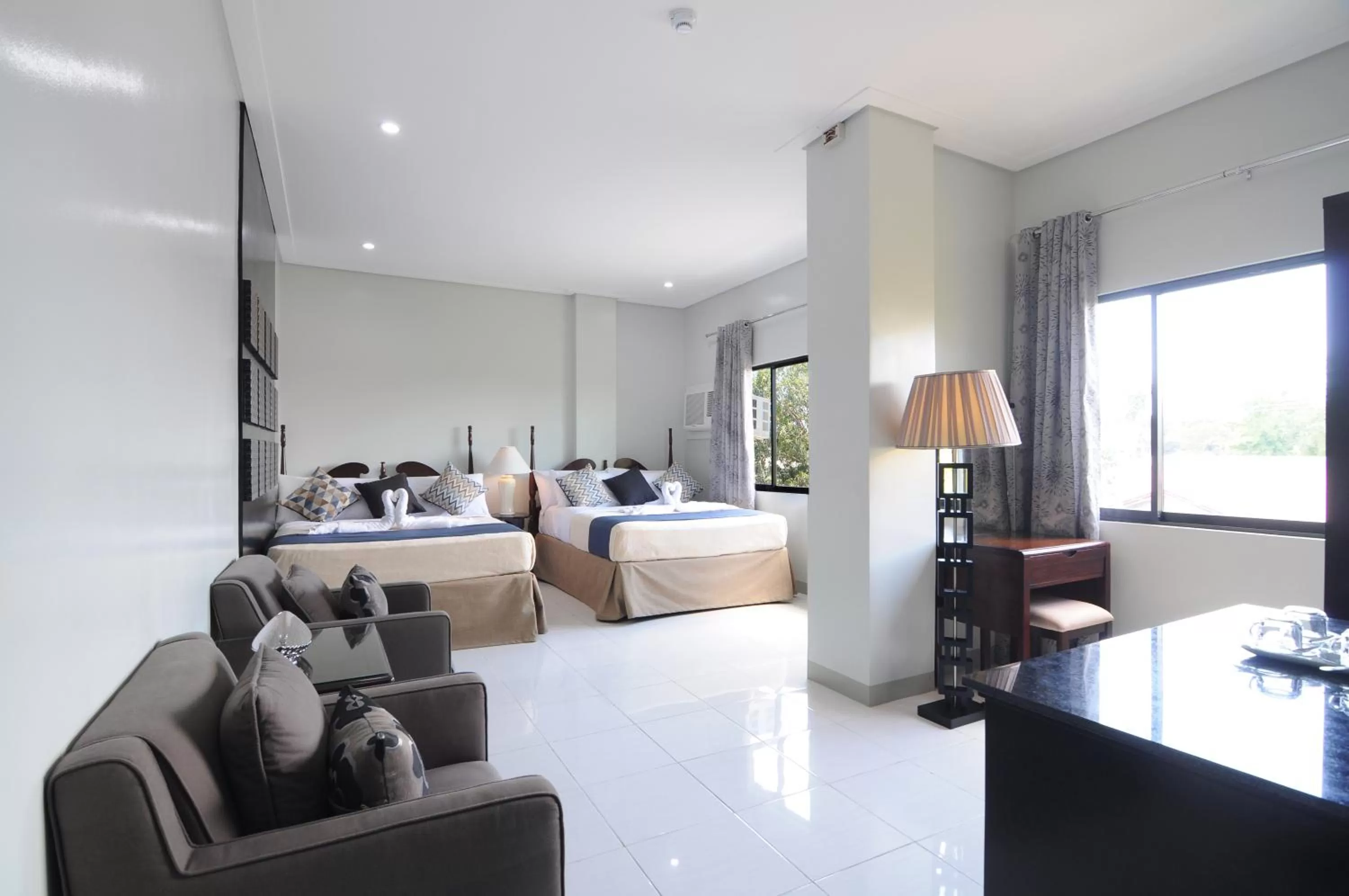 Photo of the whole room, Bed in 717 Cesar Place Hotel