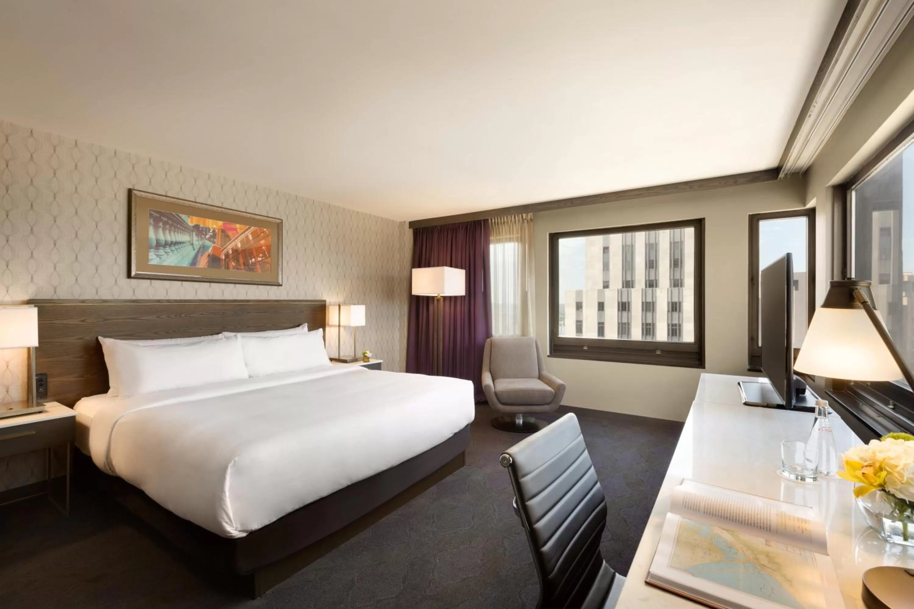 Photo of the whole room, Bed in InterContinental St. Paul Riverfront by IHG