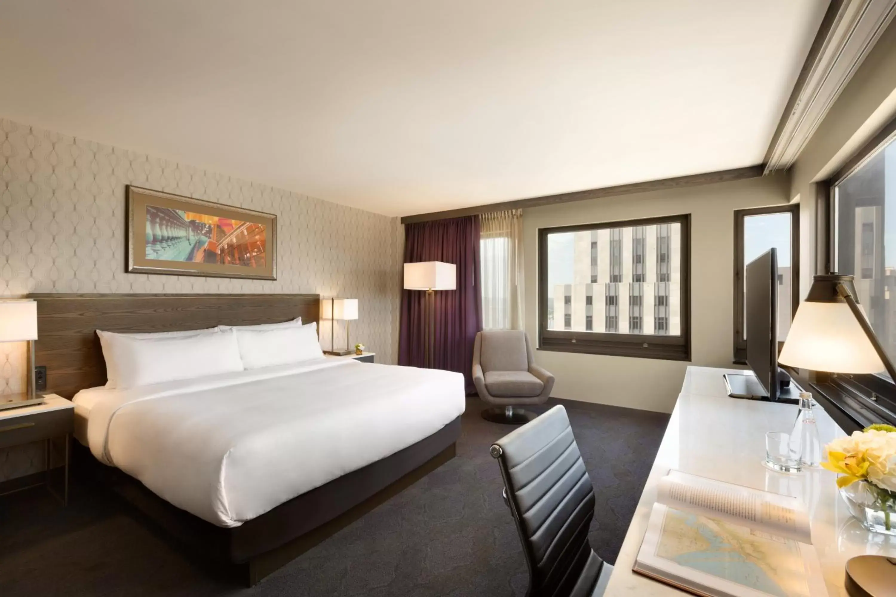 Photo of the whole room, Bed in InterContinental St. Paul Riverfront, an IHG Hotel