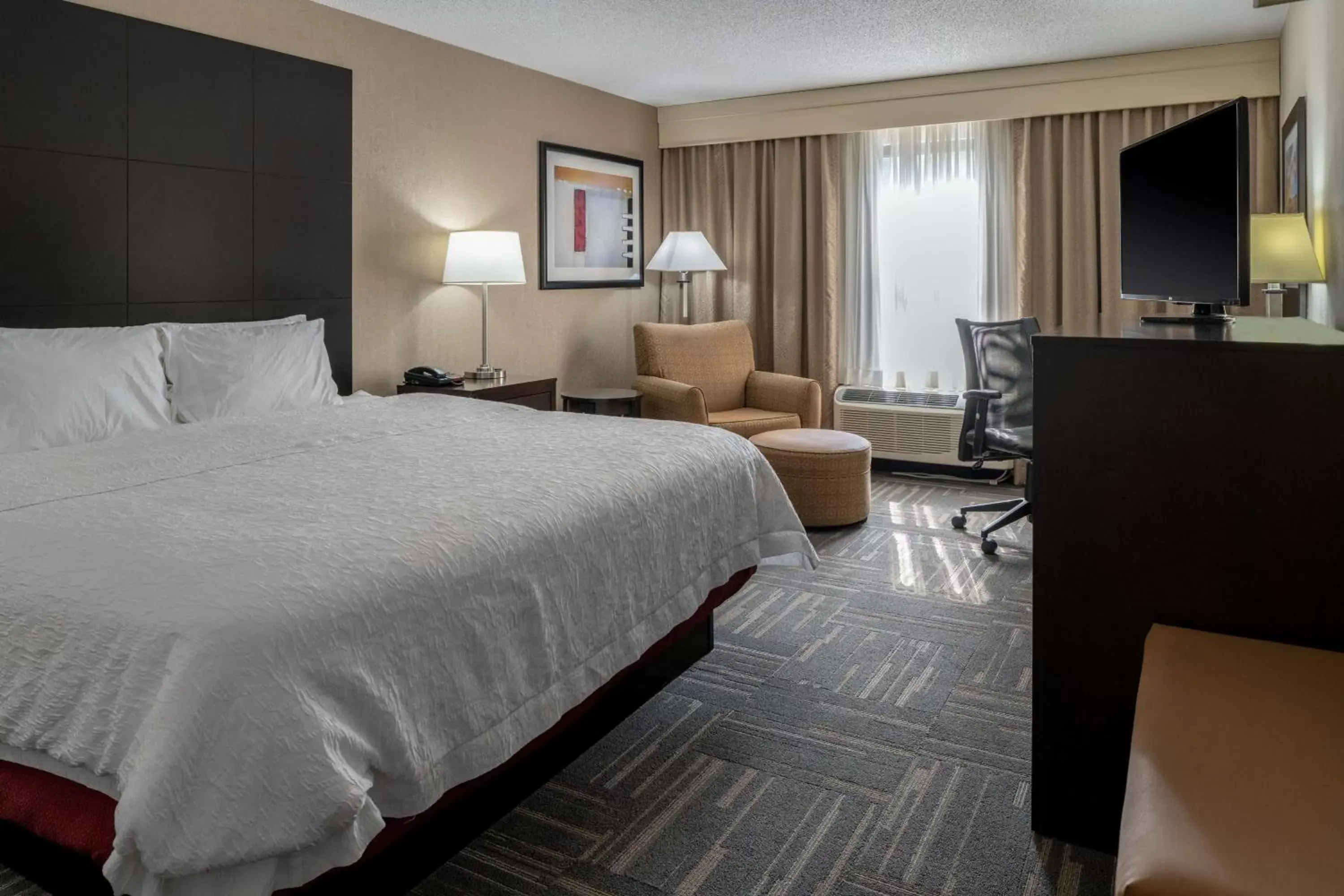 Living room, Bed in Hampton Inn Columbia