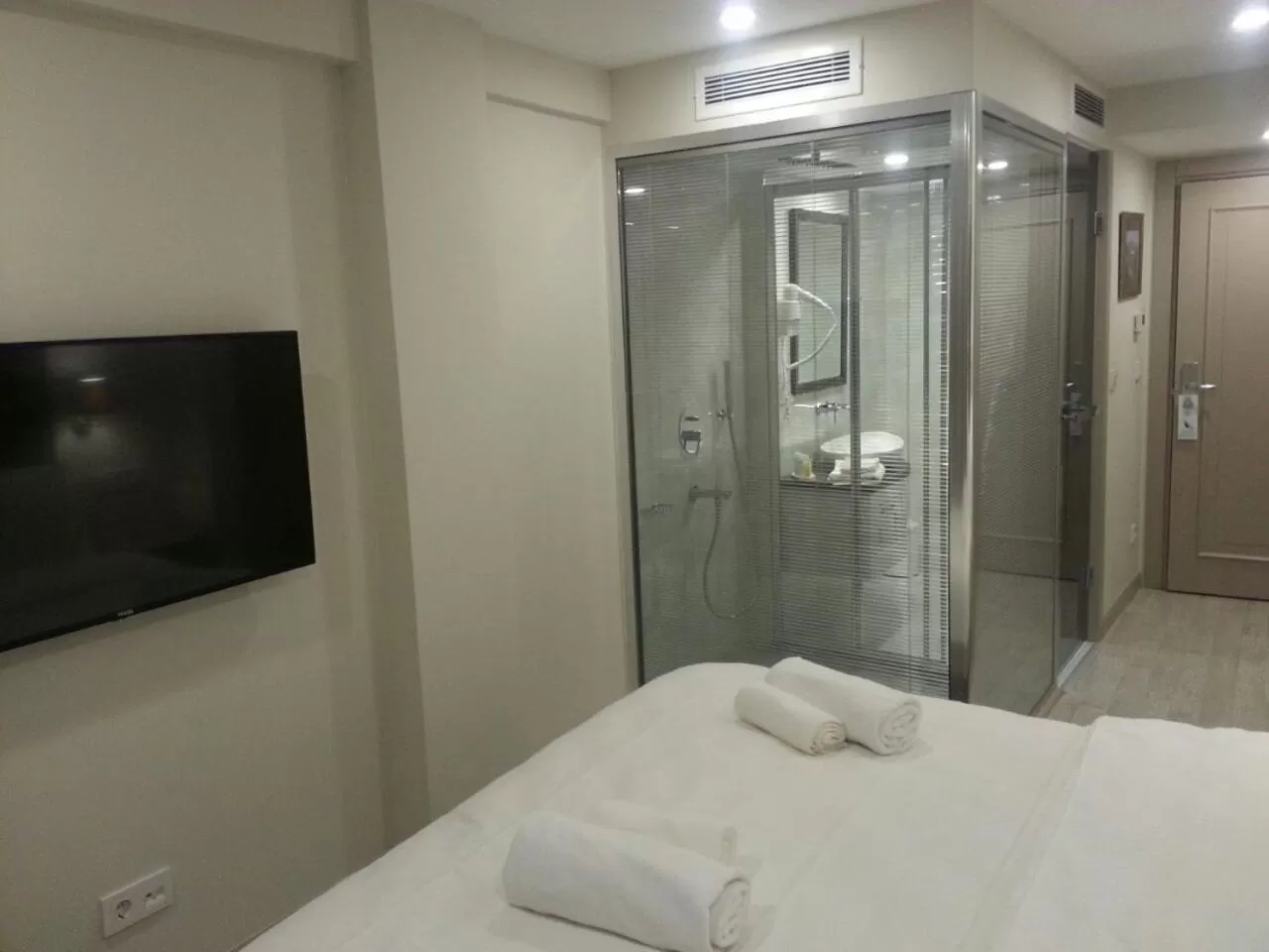 Shower, Bed in Perla Galata Hotel