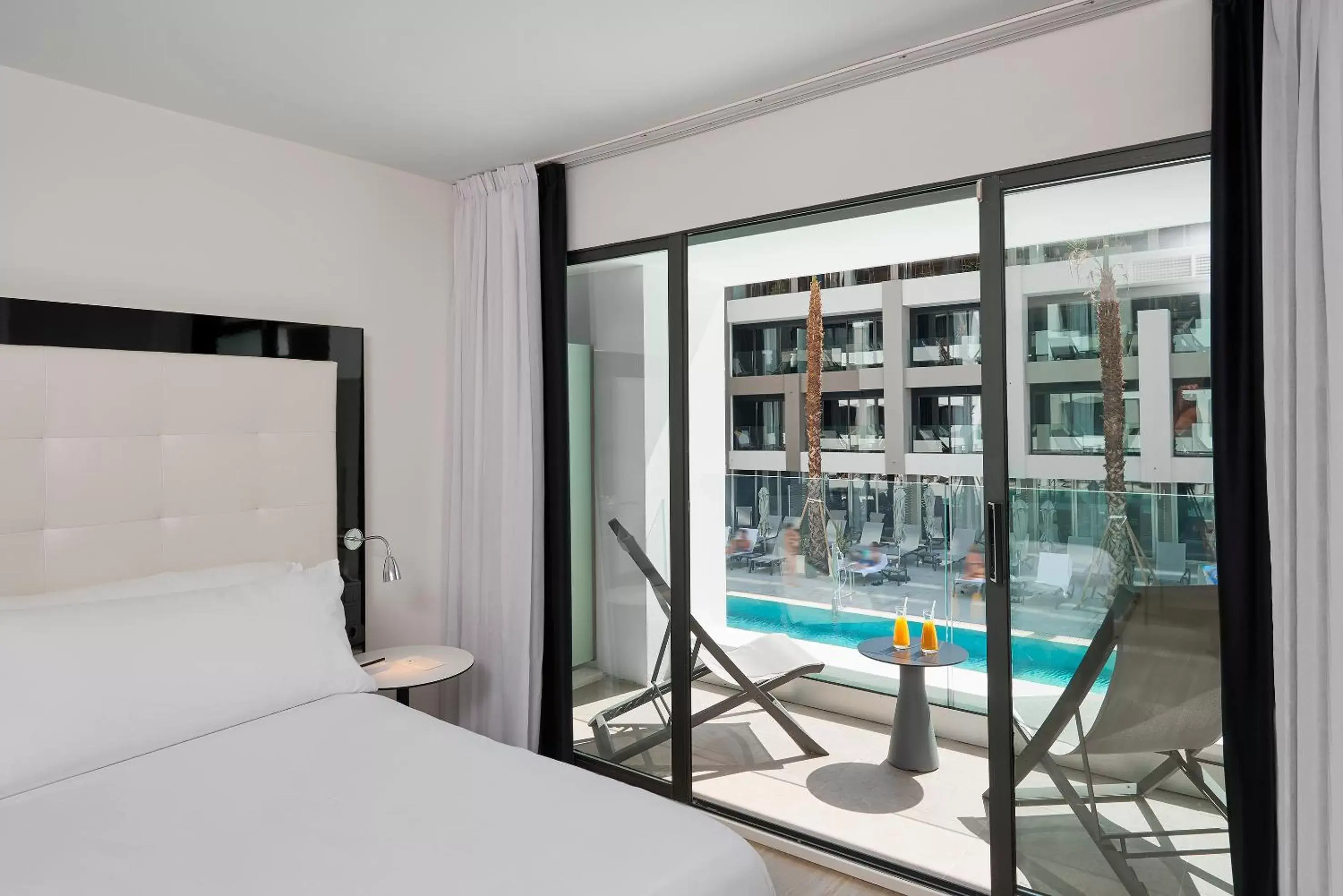 Pool view, Bed in INNSiDE by Meliá Palma Bosque Pool view, Bed in INNSiDE by Meliá Palma Bosque