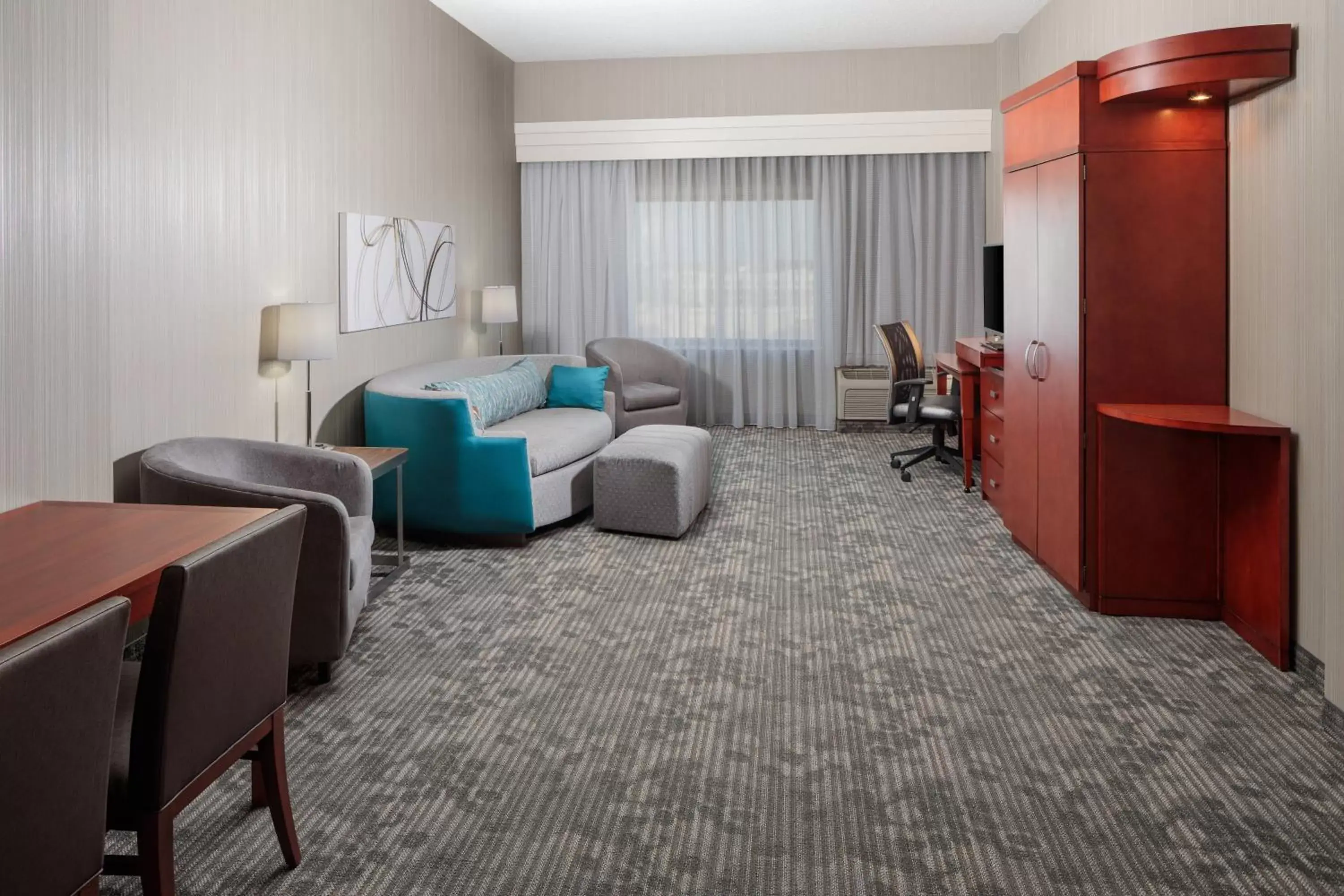 Photo of the whole room, Seating Area in Courtyard by Marriott Houston Medical Center/NRG Park
