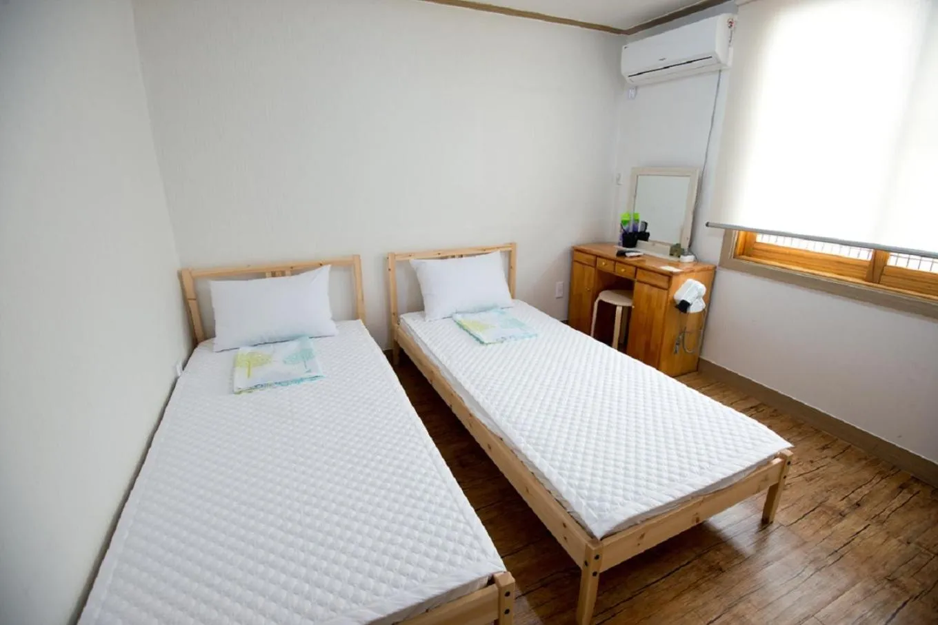 Photo of the whole room, Bed in Jeju Masil Guesthouse