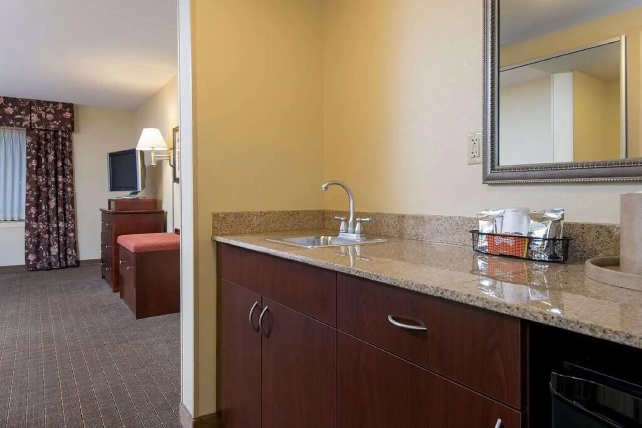 Kitchen or kitchenette, Kitchen/Kitchenette in Hampton Inn Schenectady Downtown