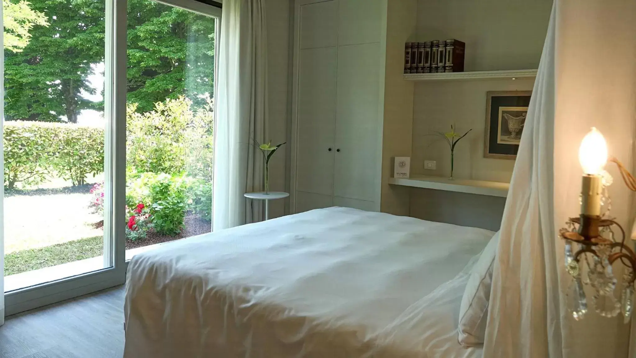 Bed in Splendido Bay Luxury Spa Resort