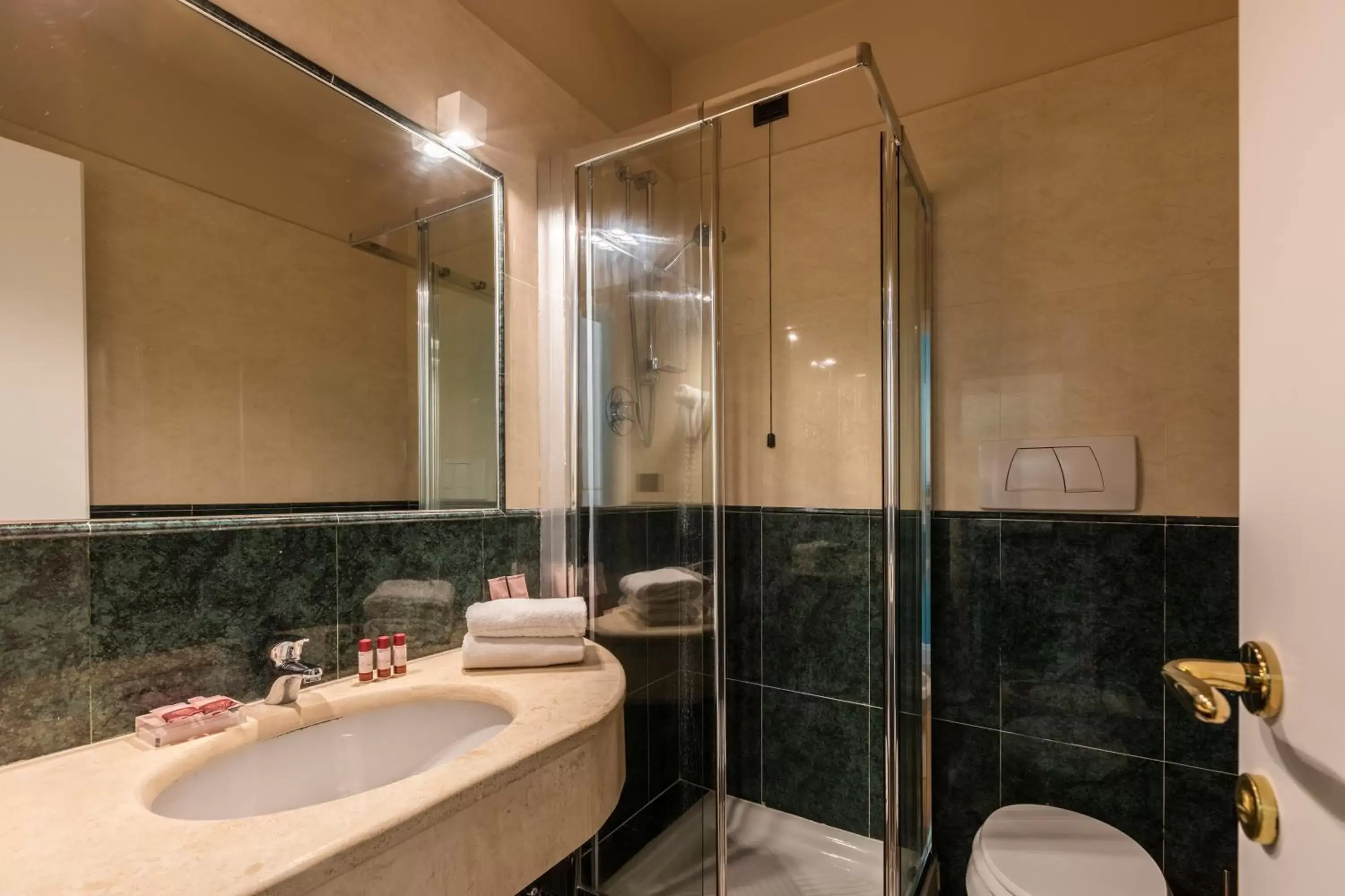 Bathroom in Hotel Coppede'