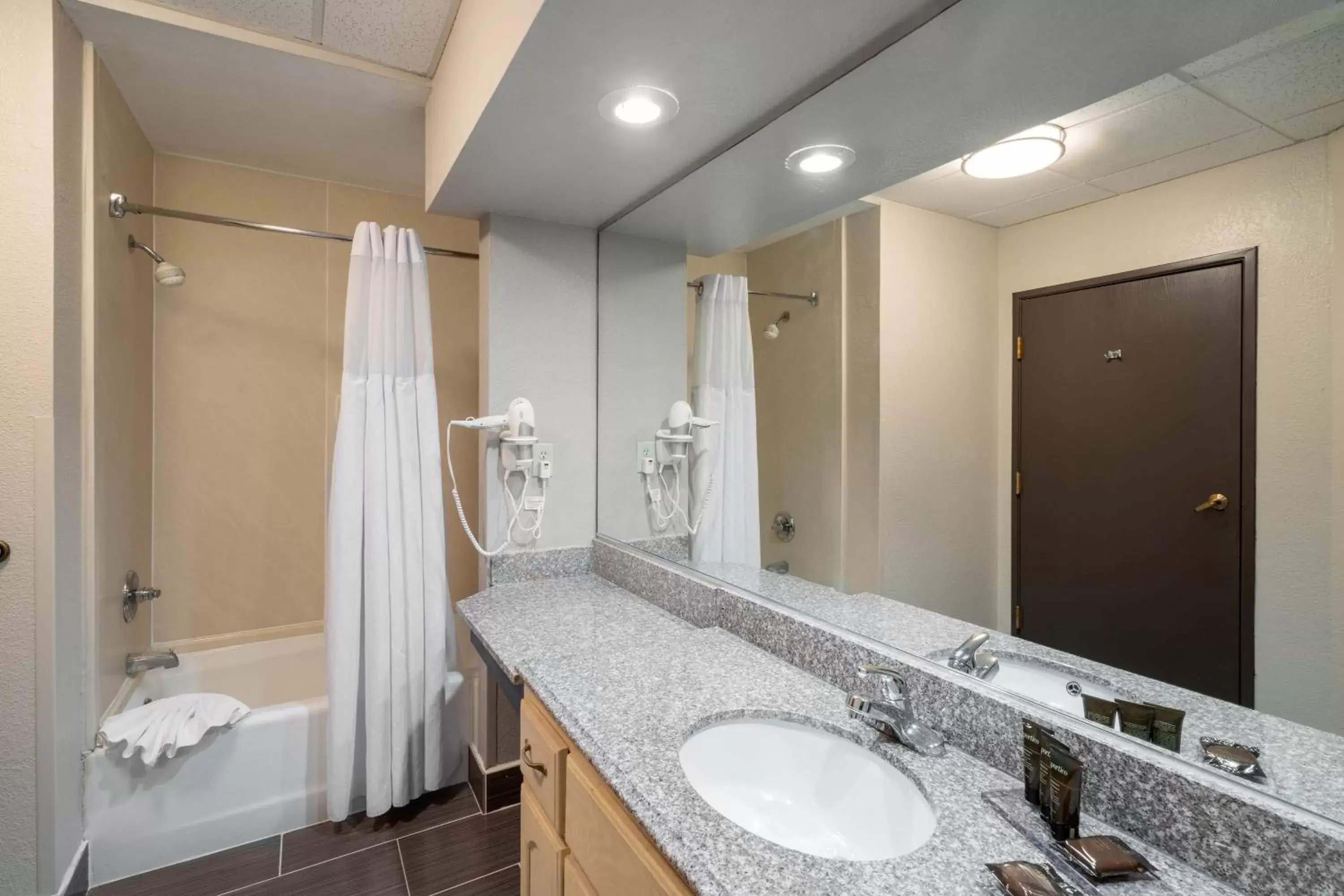 Bathroom in Wingate by Wyndham Memphis East