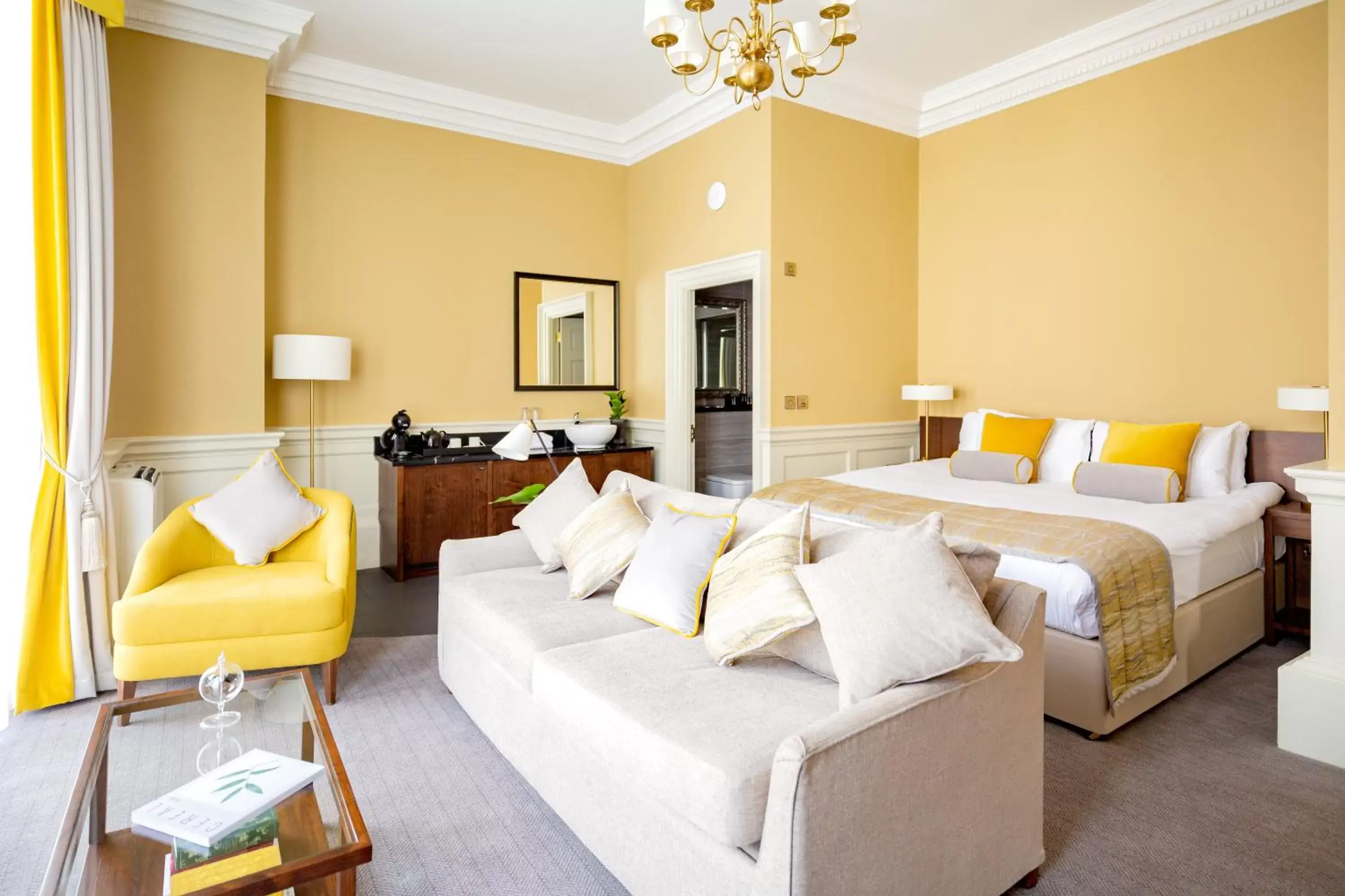 Photo of the whole room in Trinity Townhouse Hotel