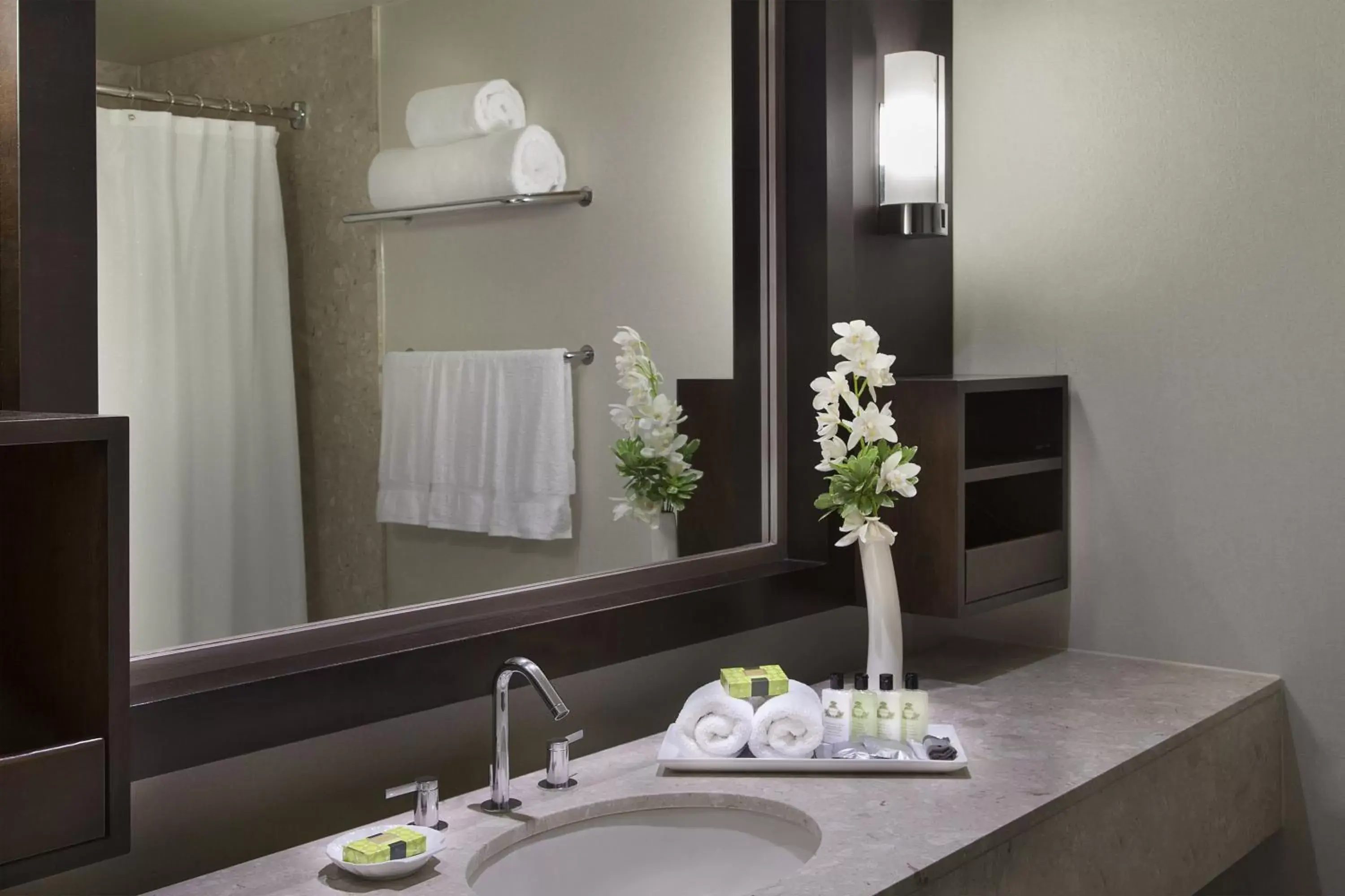 Photo of the whole room, Bathroom in InterContinental Toronto Centre, an IHG Hotel