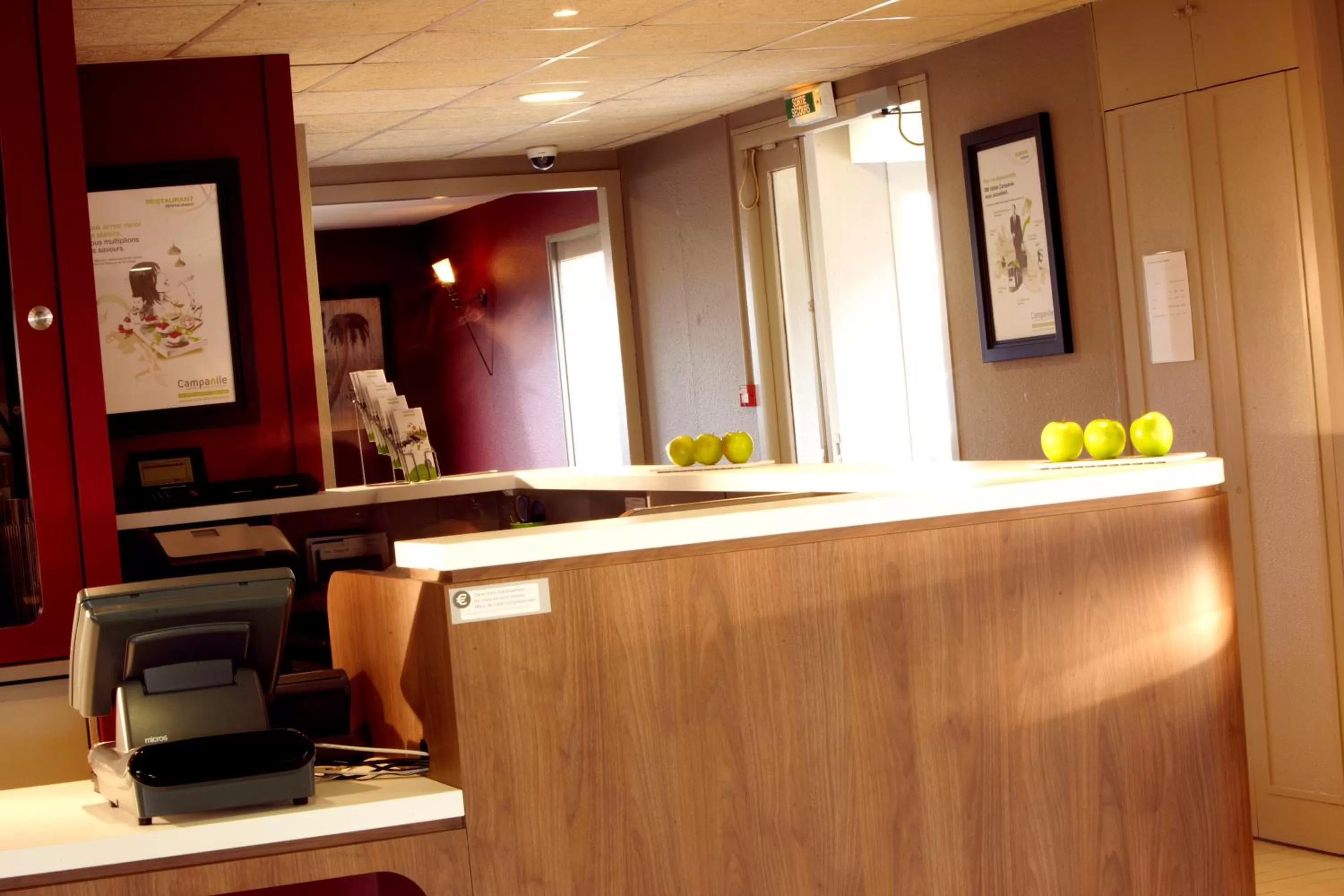 Lobby or reception in Campanile Epernay - Dizy 51530