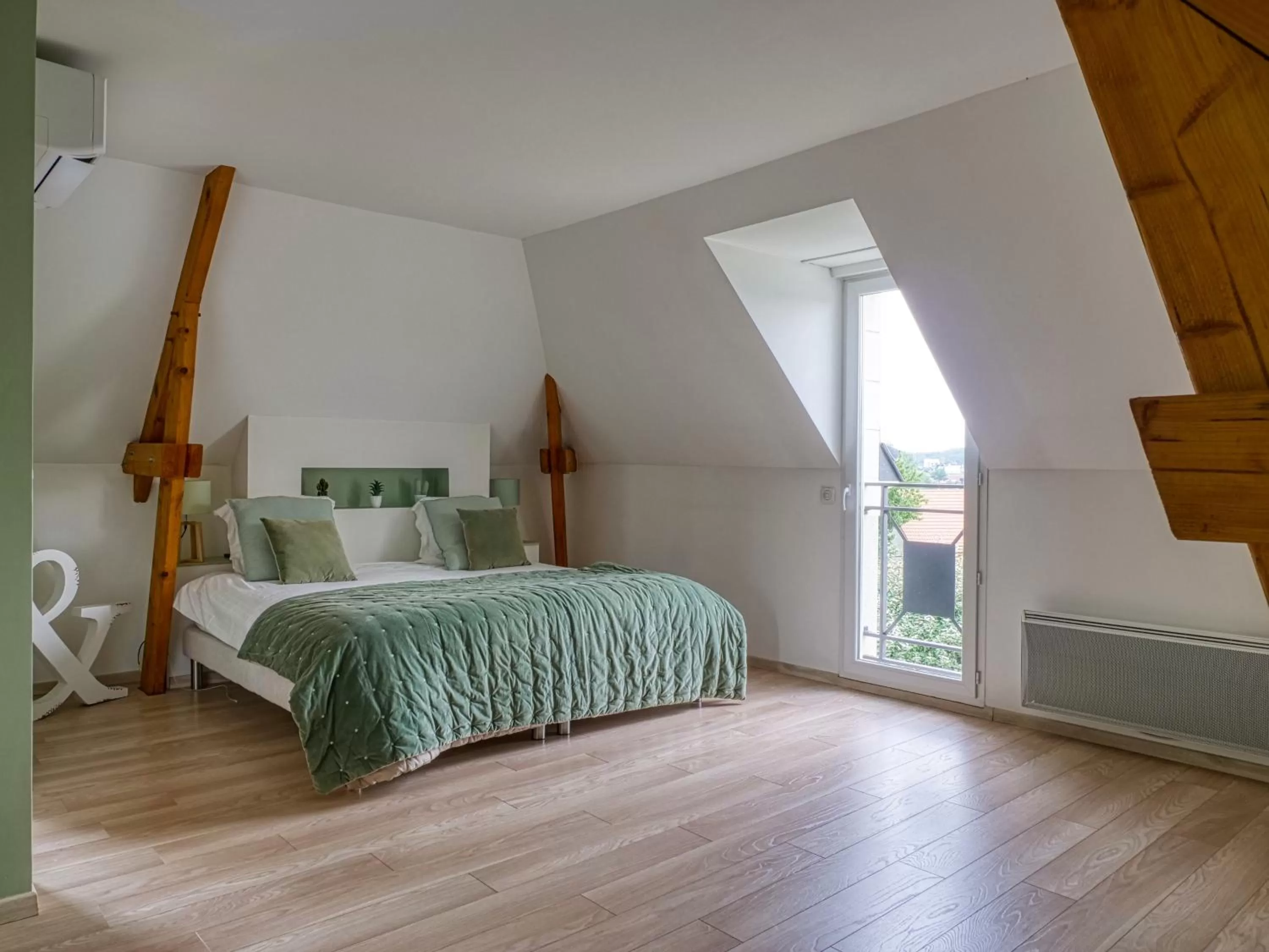 Bed in Villa MY le Mans