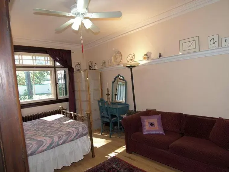 Double Room with Shared Bathroom in Downtown Bed and Breakfast