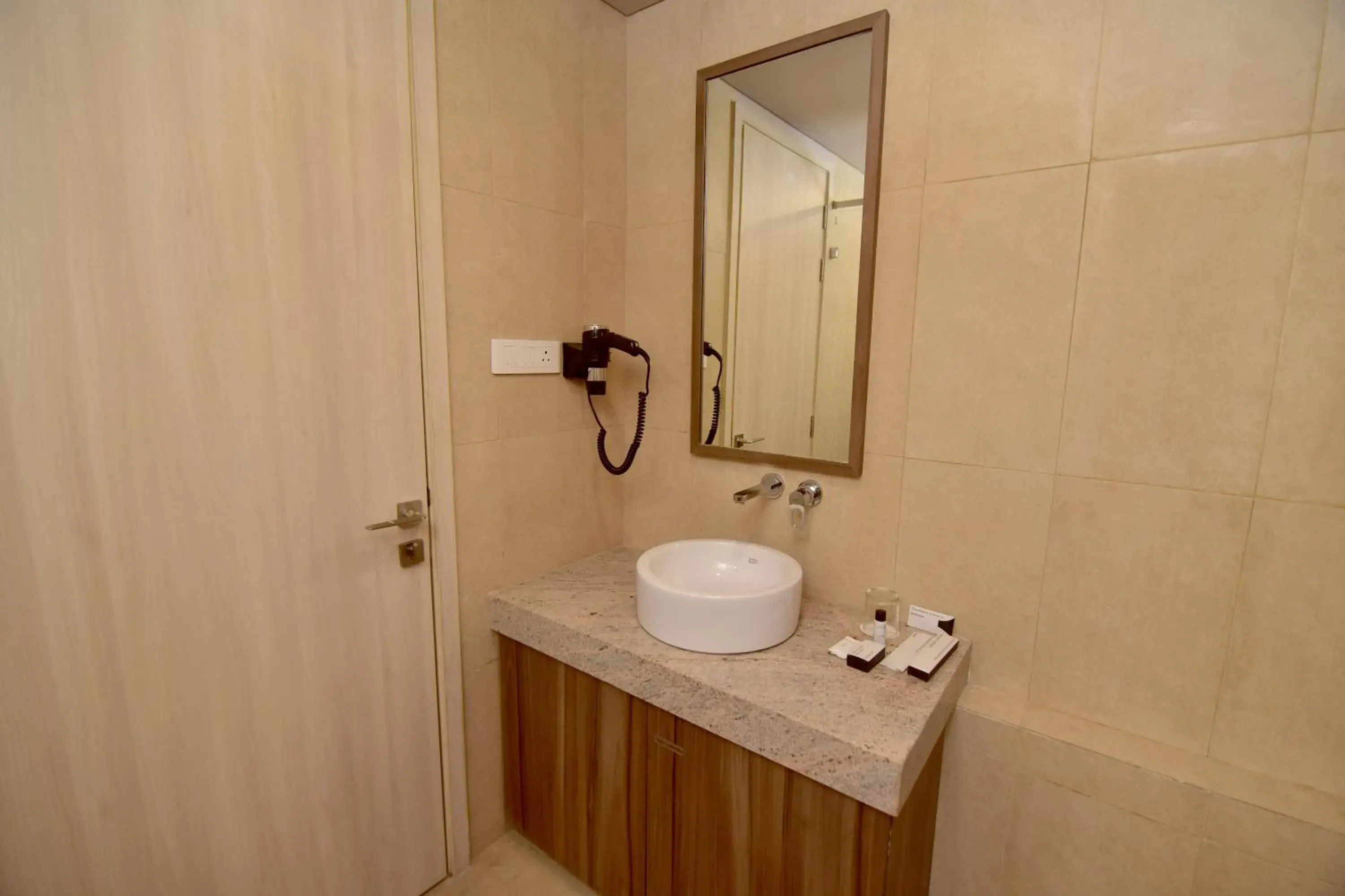 Shower, Bathroom in Oxford Golf Resort