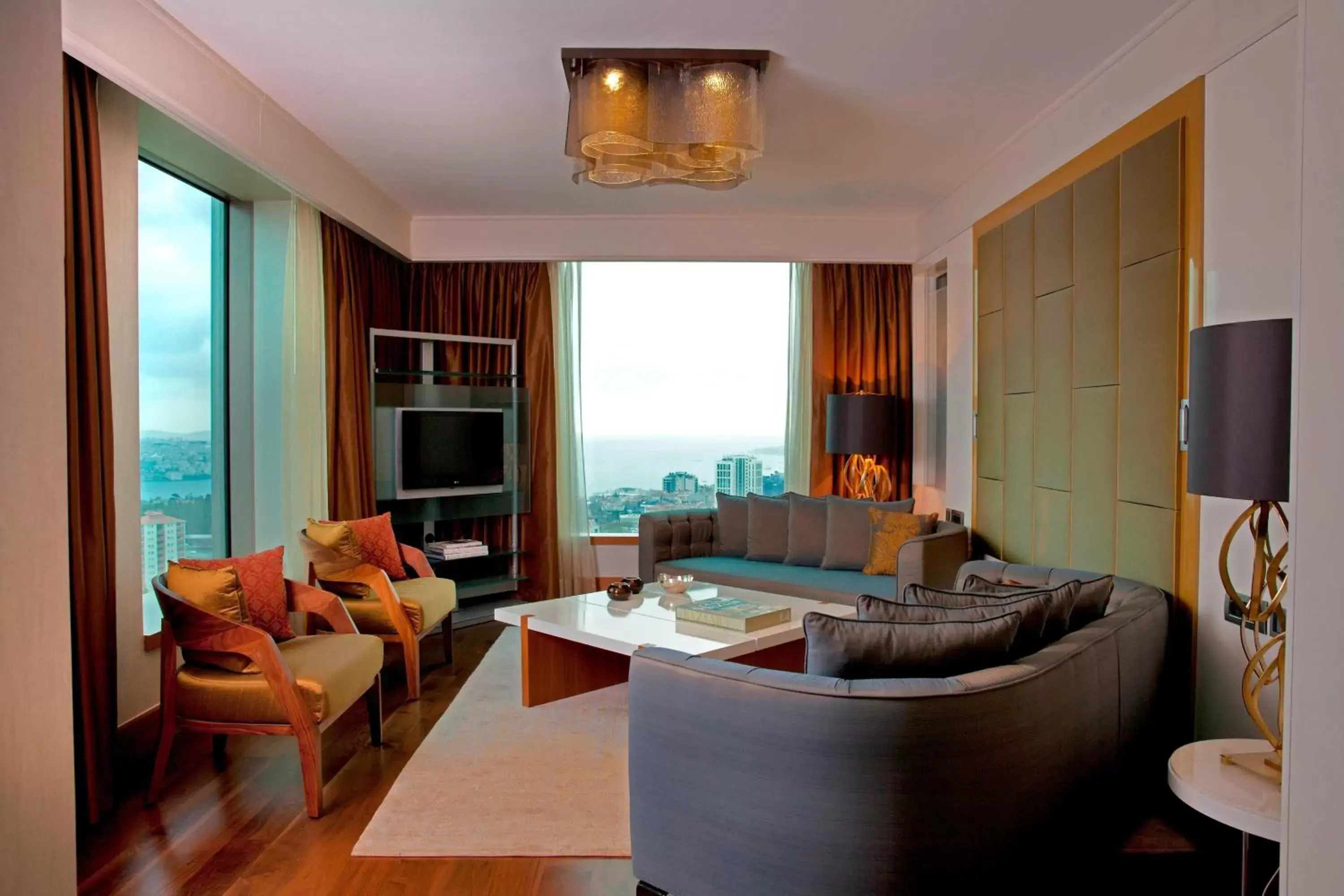 Lounge or bar, Seating Area in Renaissance Istanbul Polat Bosphorus Hotel
