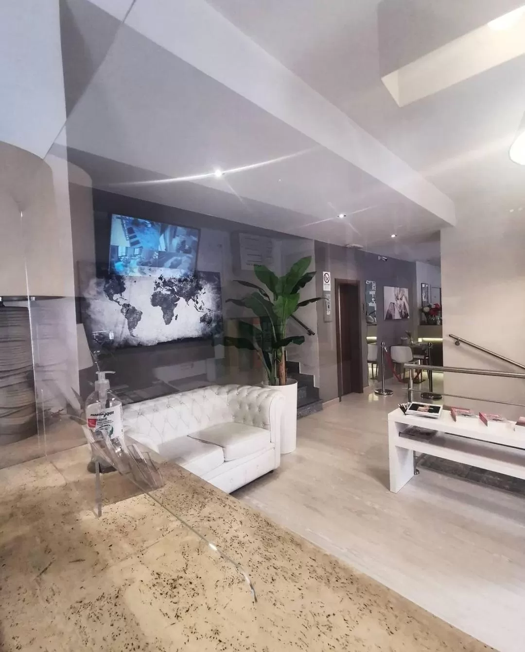 Seating area in Hotel Ares Milano