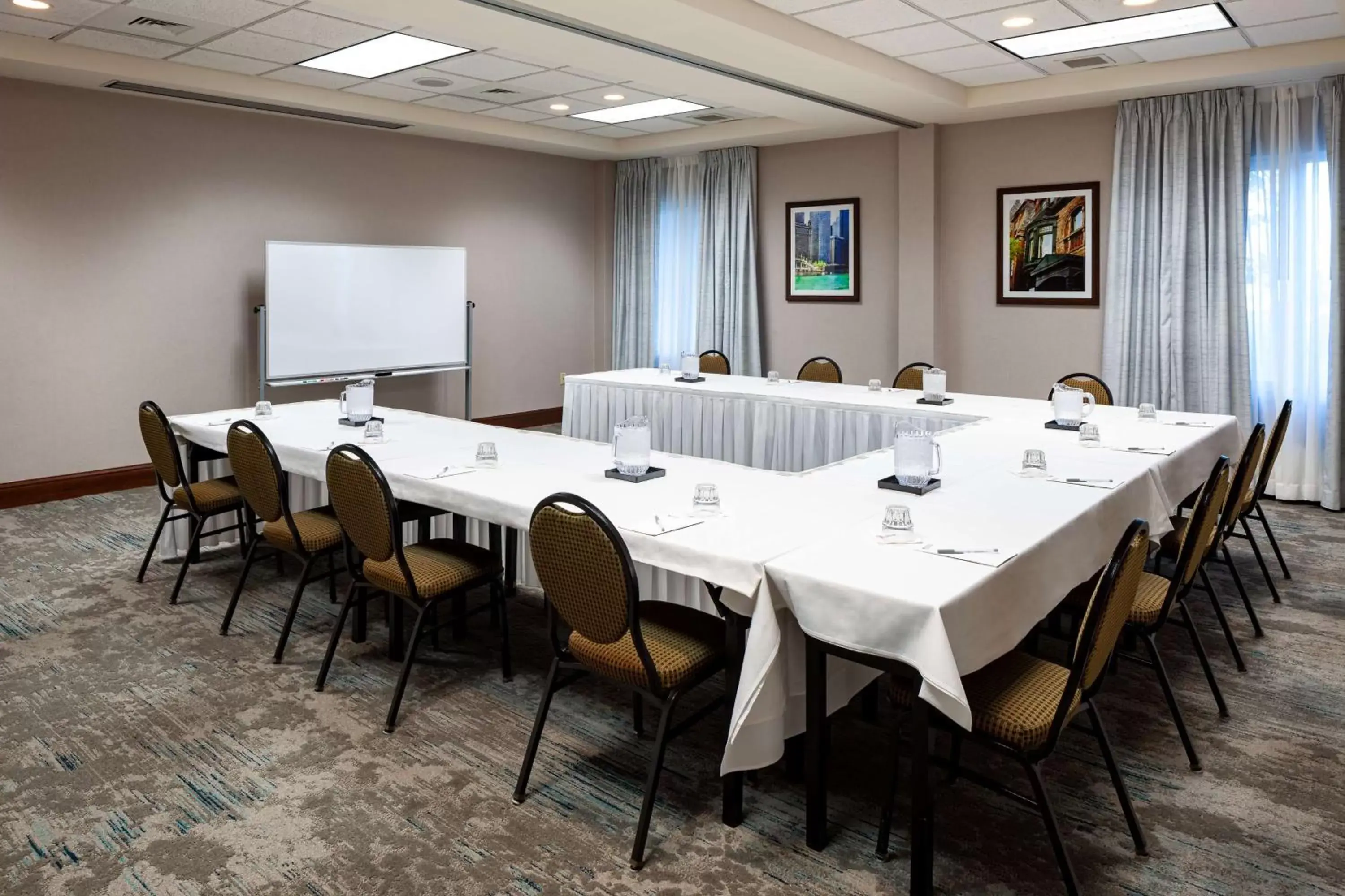 Meeting/conference room in Hilton Garden Inn Chicago O'Hare Airport