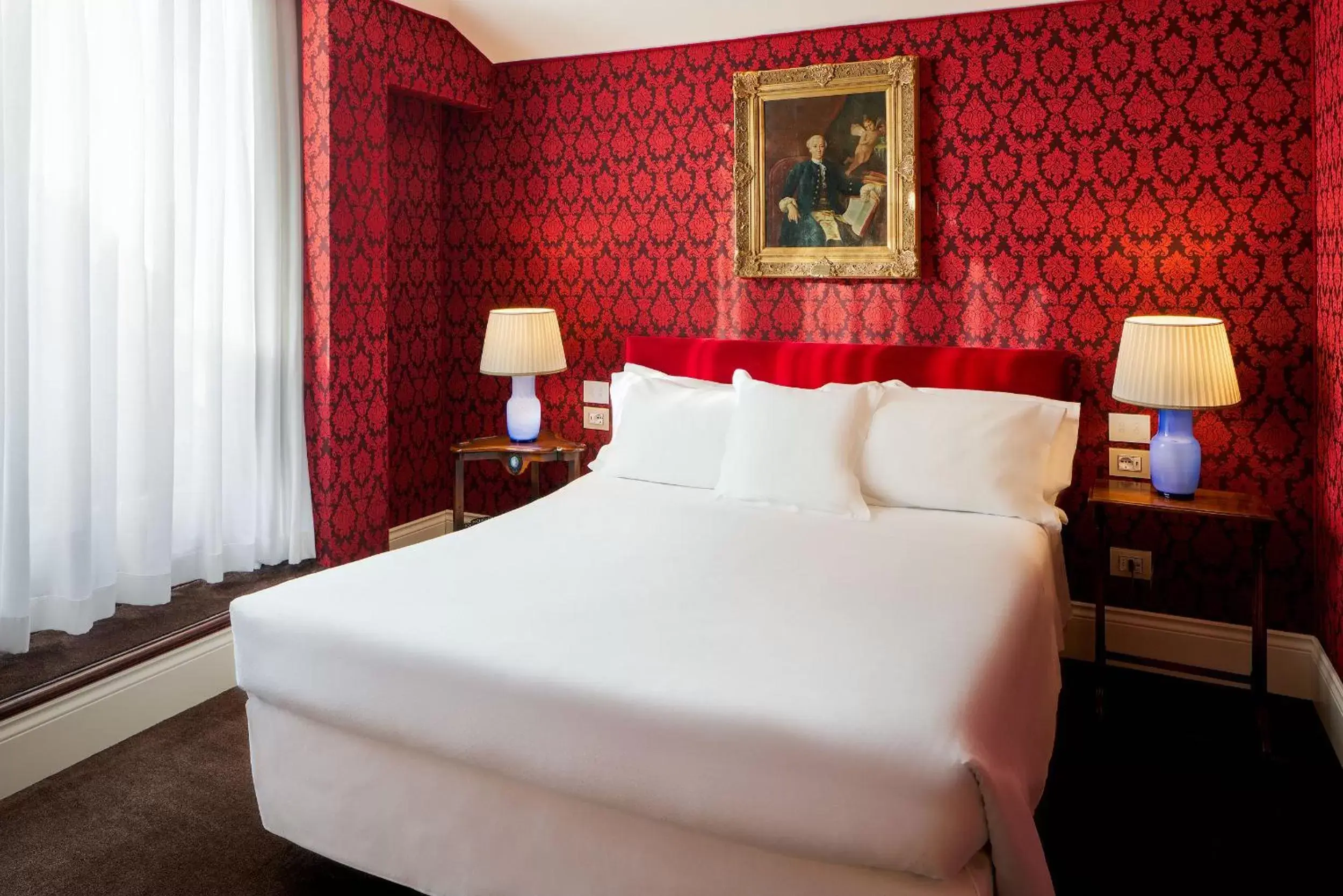 Photo of the whole room, Bed in Grand Hotel Duchi d'Aosta