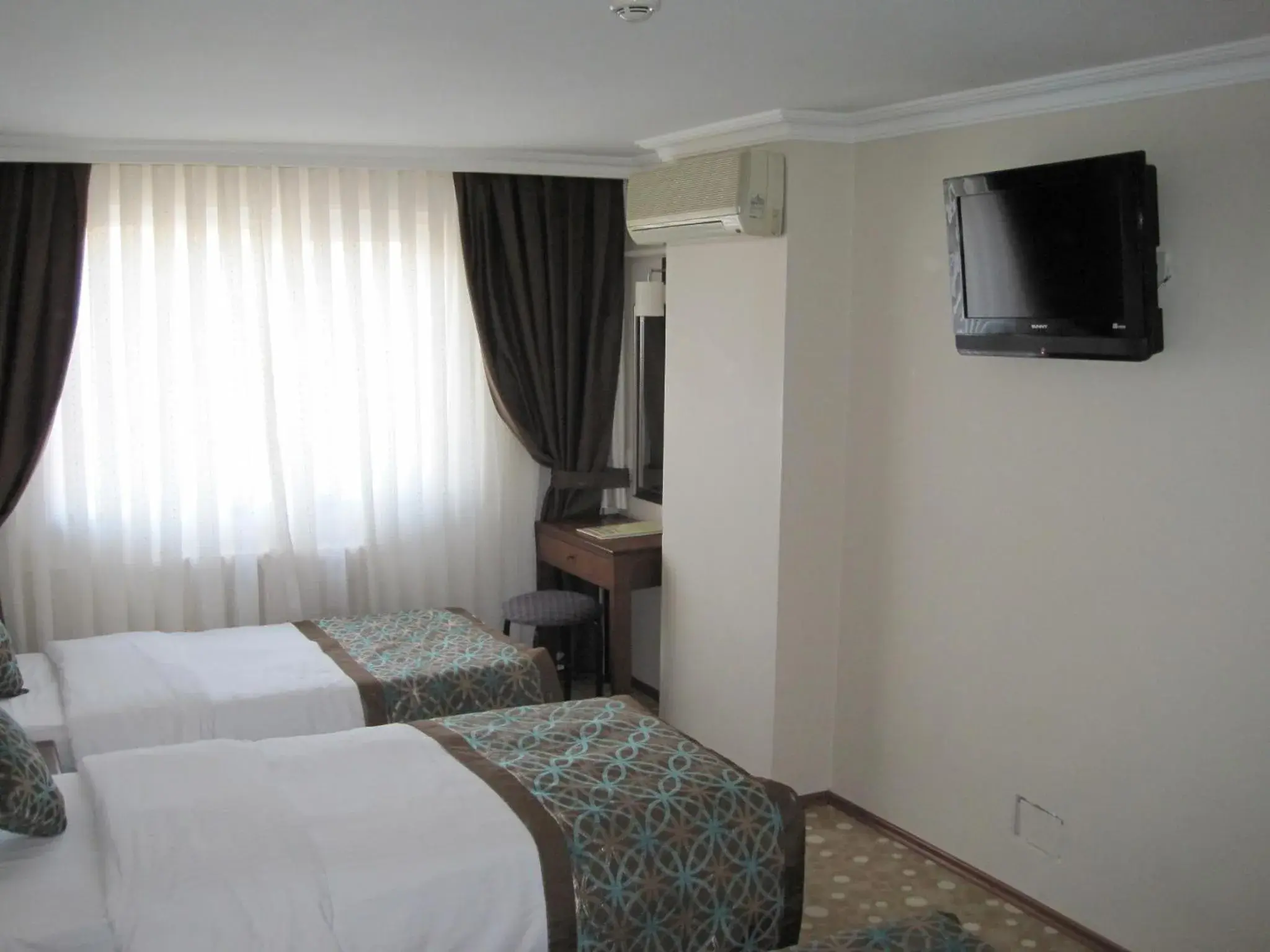 Photo of the whole room, TV/Entertainment Center in Avlonya Hotel