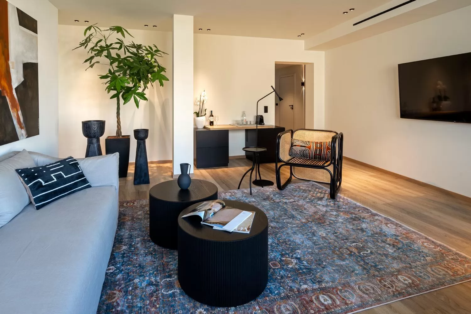 TV and multimedia in Athens Woo Suites