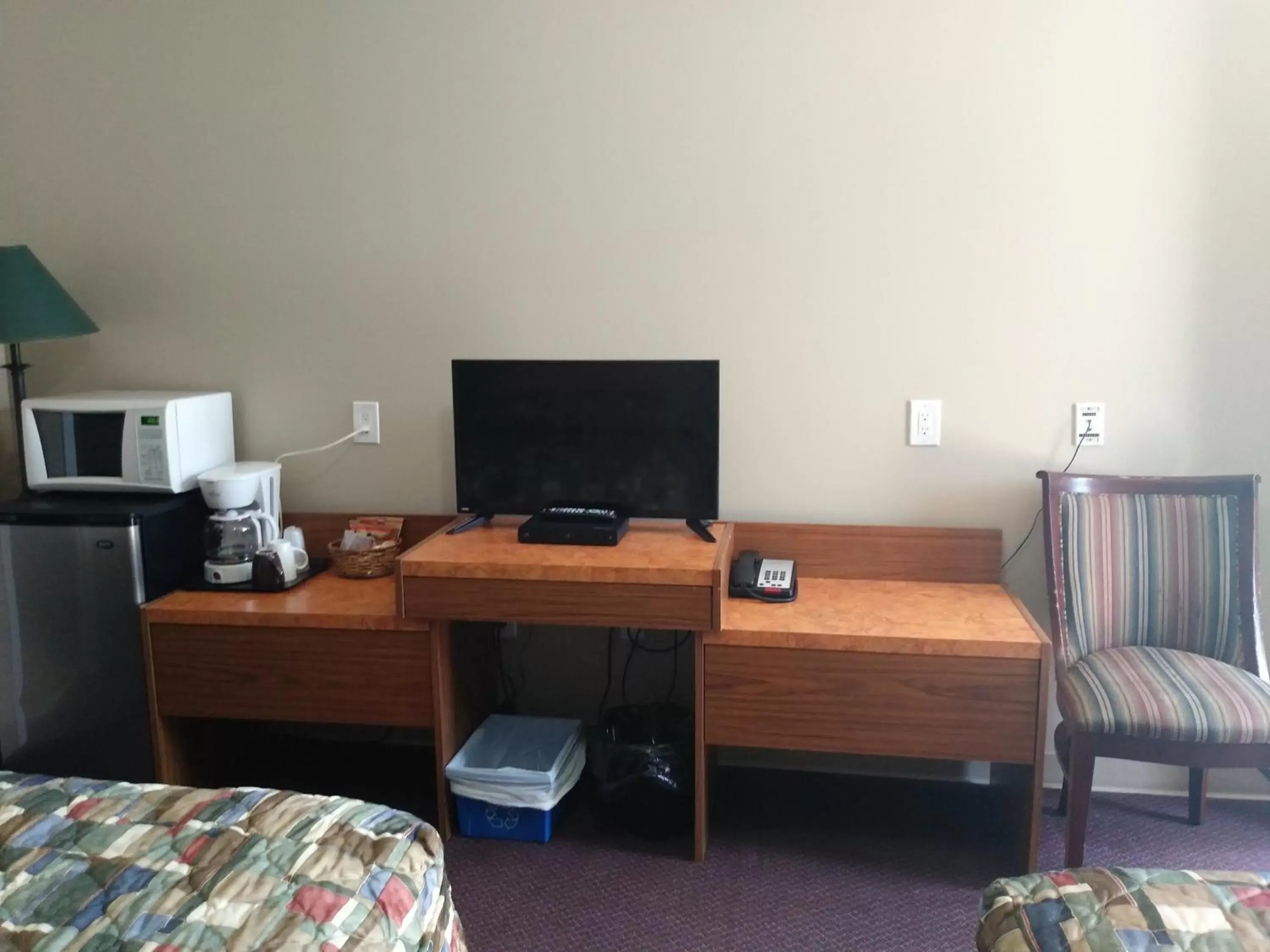 TV/Entertainment Center in Aries Motel