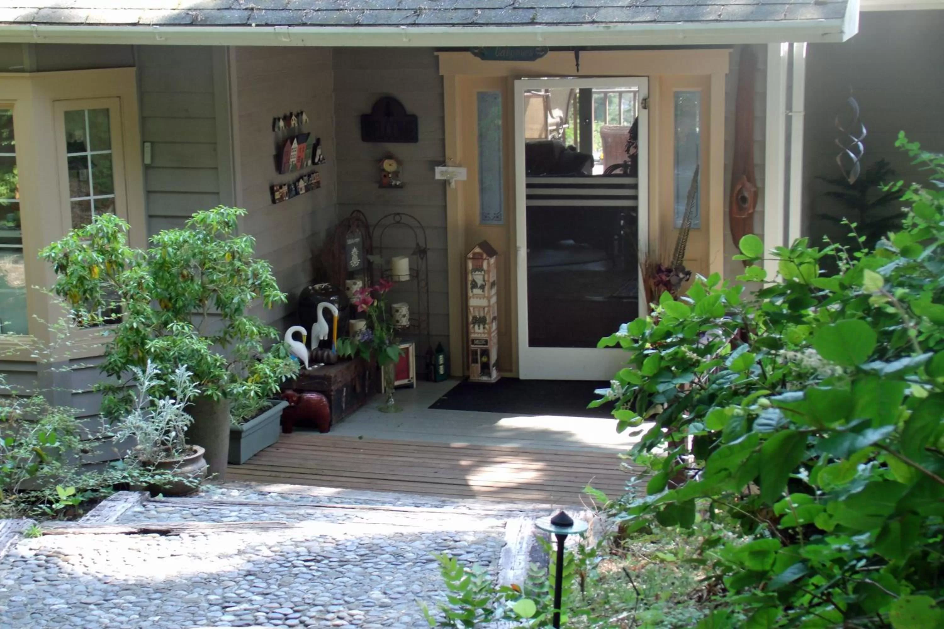 Facade/entrance in Inn to the Woods