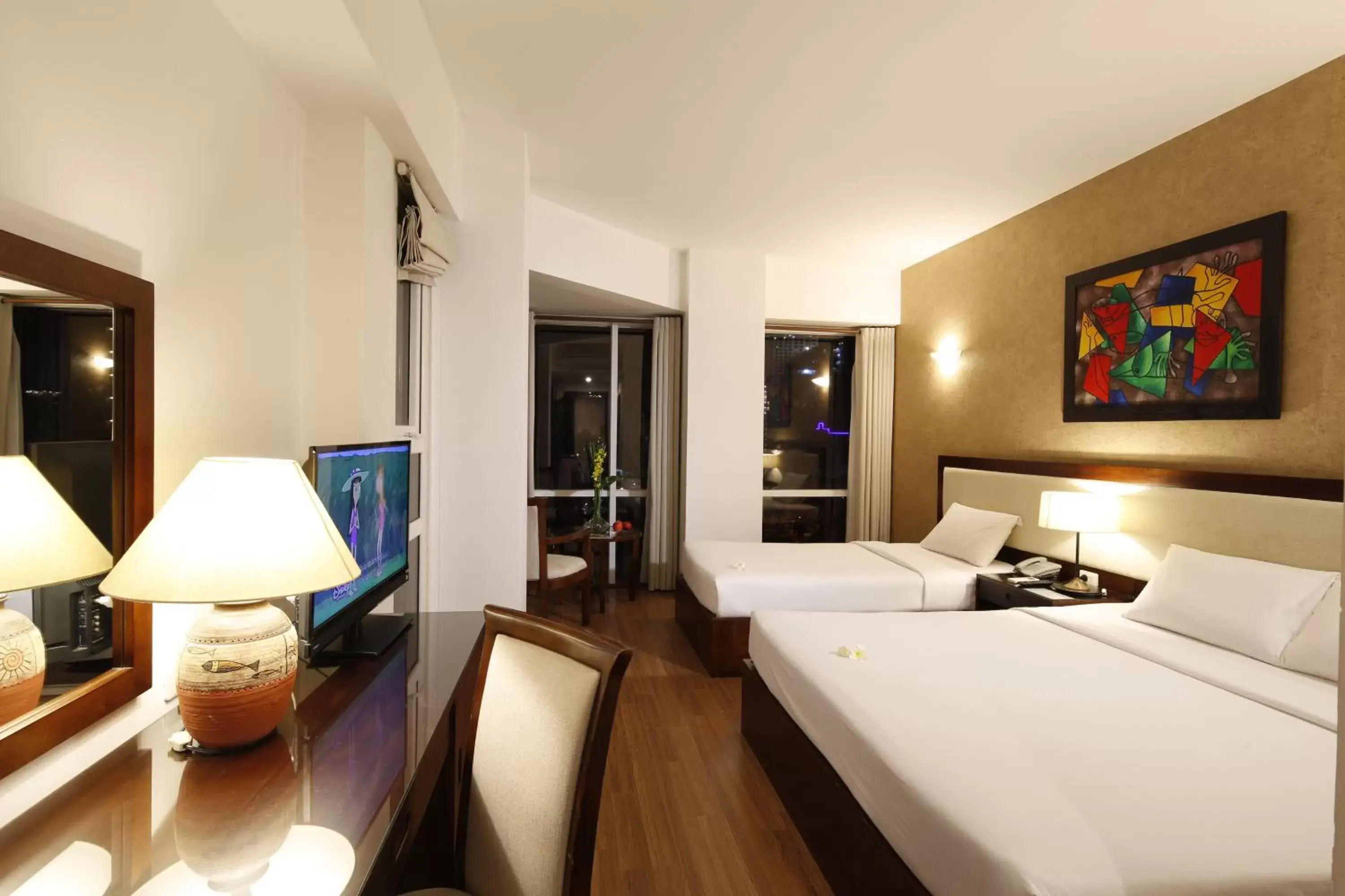 Bed, TV/Entertainment Center in Starlet Hotel