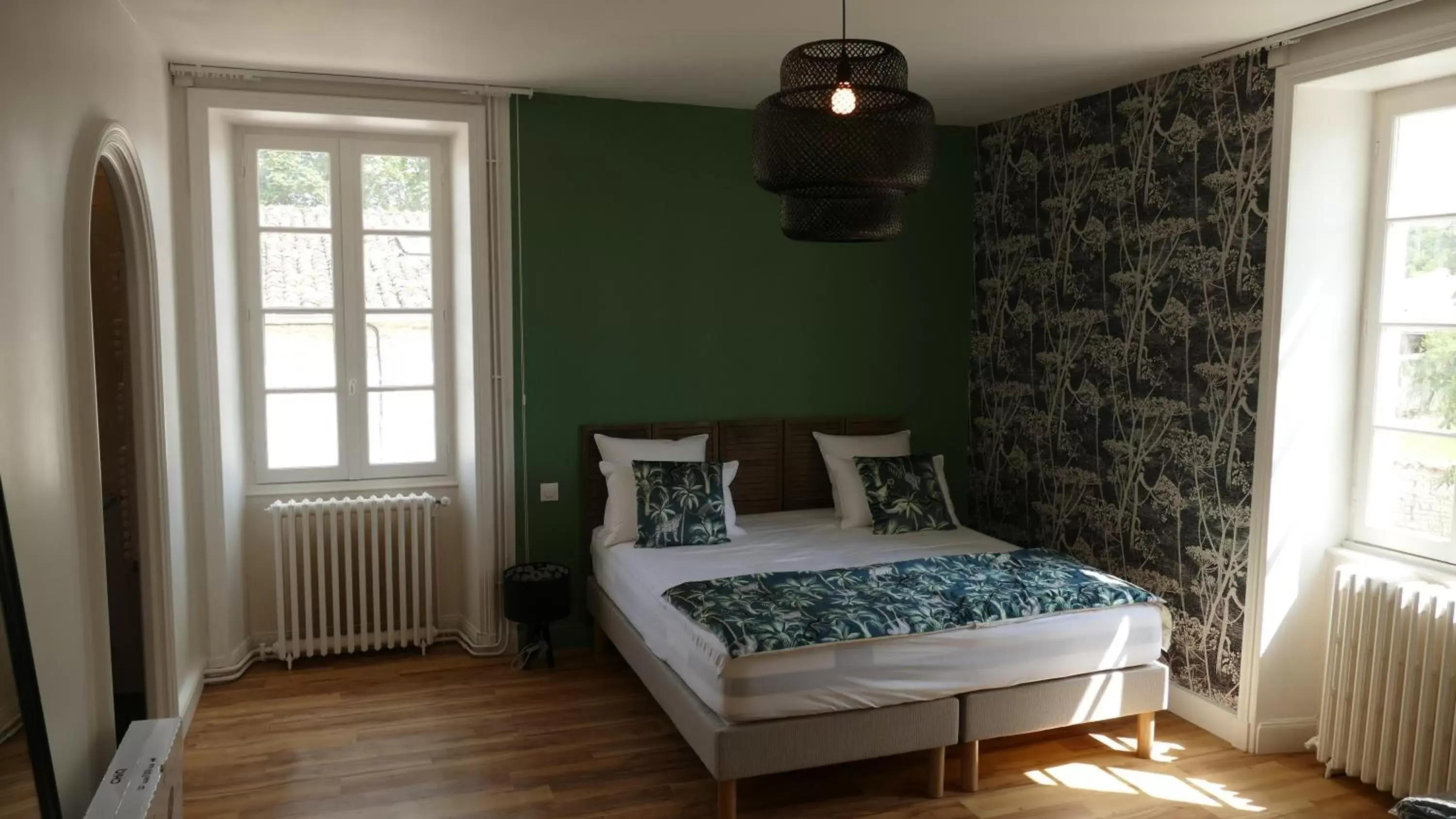 Bedroom, Bed in La Rochelle et l'Aunis