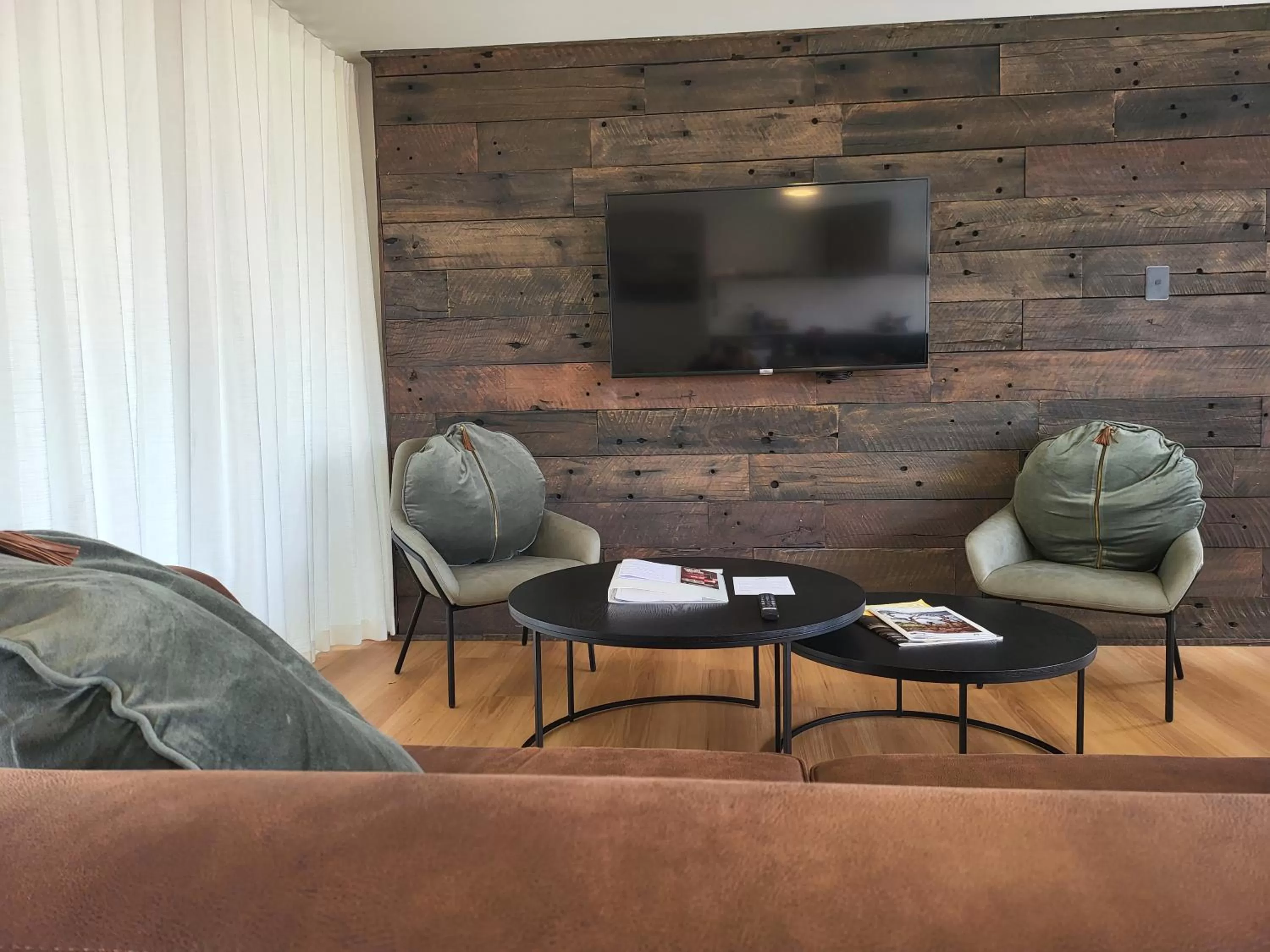 Communal lounge/ TV room in Mercure Barossa Valley