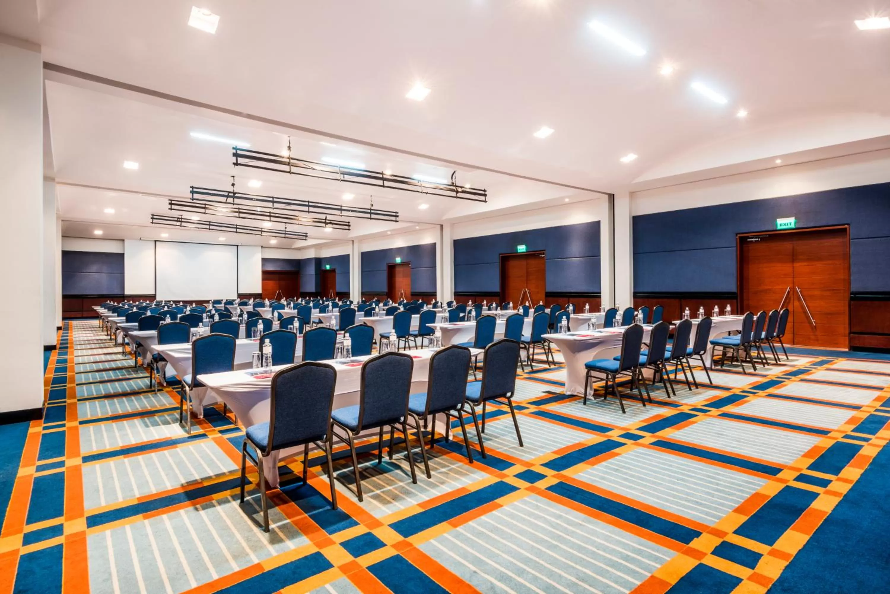 Food and drinks in Cosmos 100 Hotel & Centro de Convenciones - Hoteles Cosmos