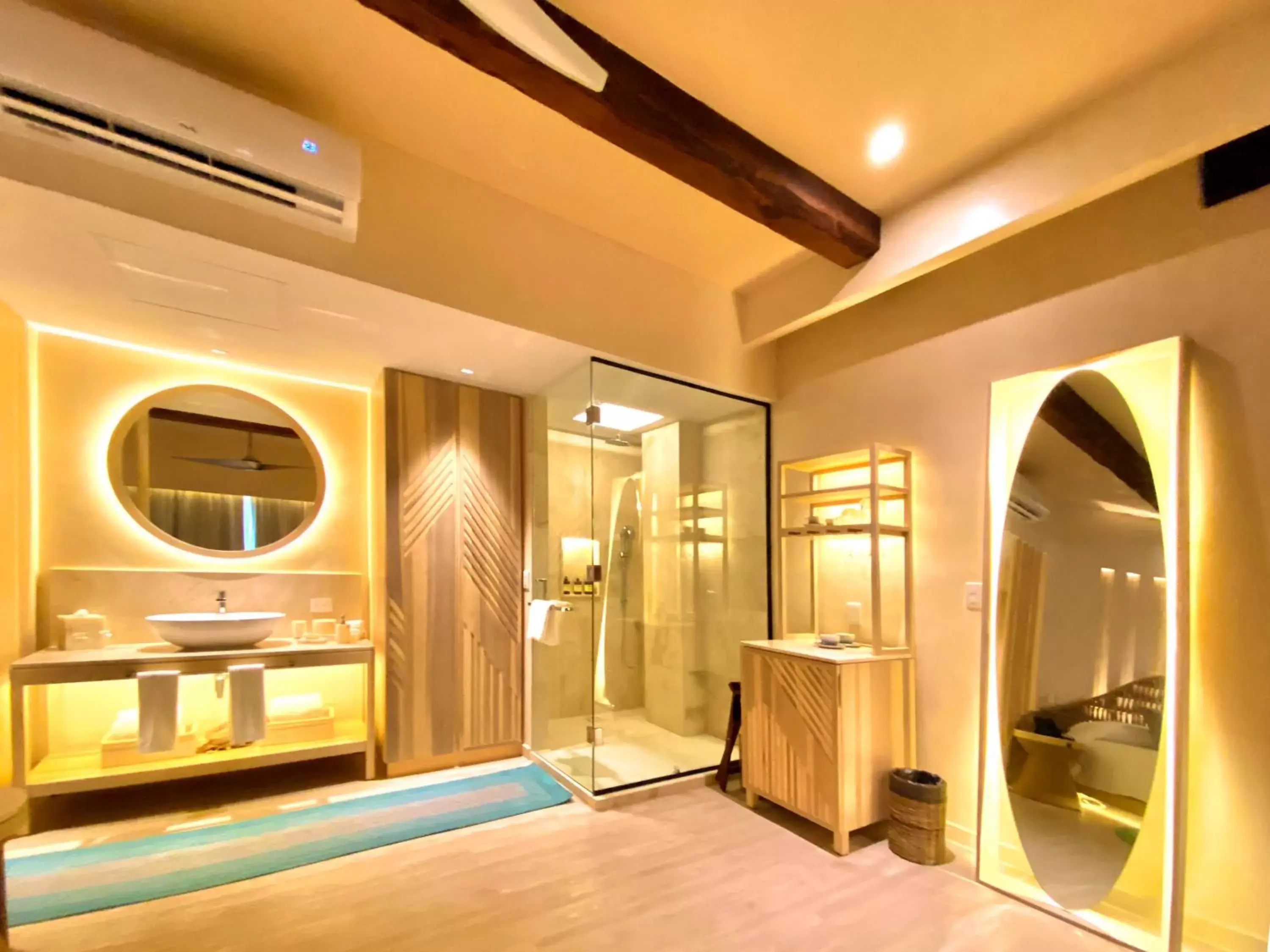 Shower in Hotel Shibari - Restaurant & Cenote Club