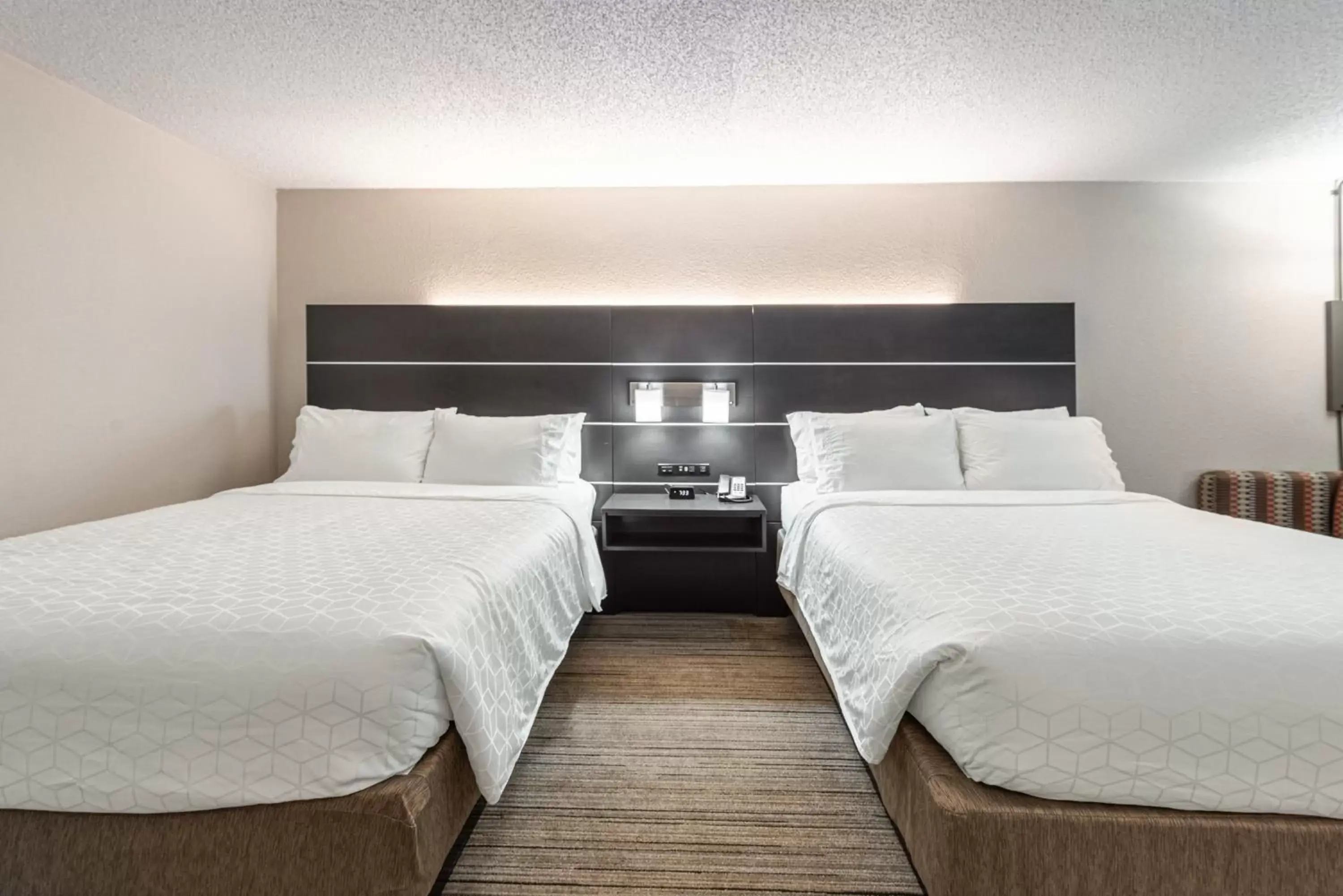 Photo of the whole room, Bed in Holiday Inn Express - Columbus Downtown, an IHG Hotel