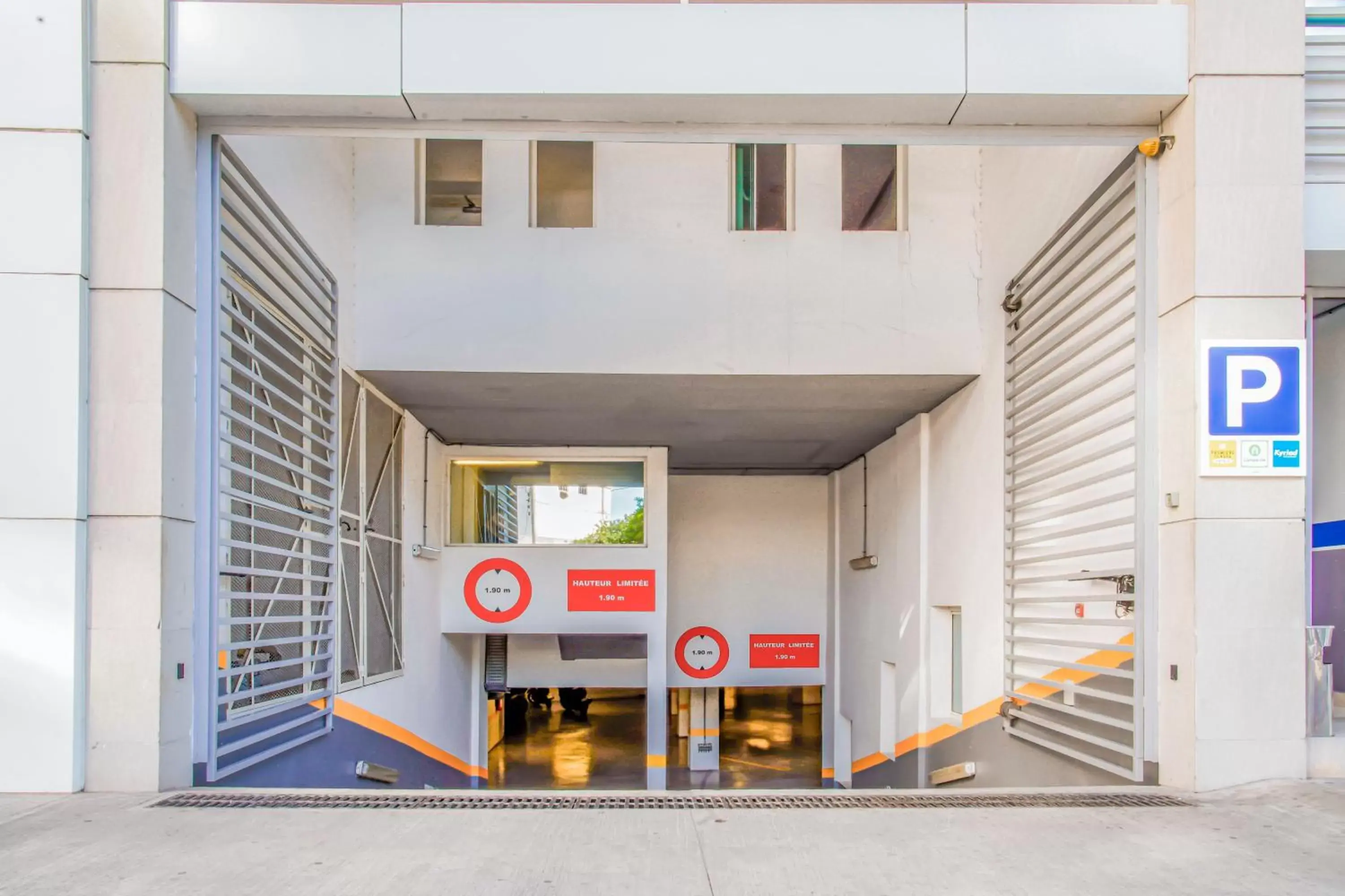 Parking, Property Building in Campanile Casablanca Centre Ville