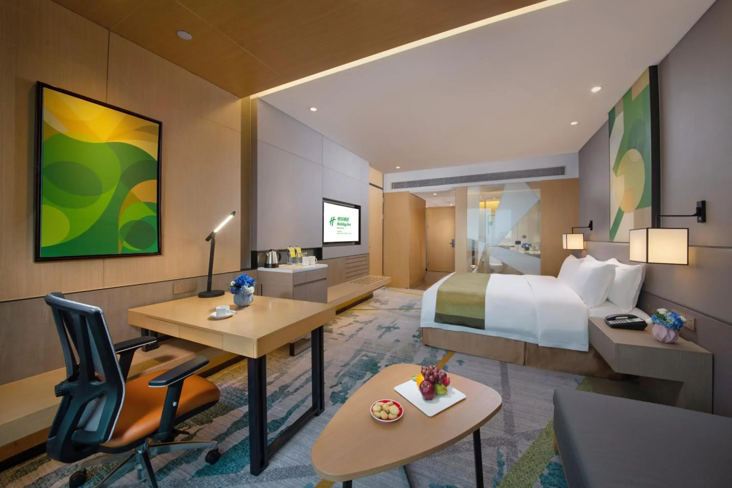 Standard King Room in Holiday Inn Hangzhou Airport Zone by IHG Standard King Room in Holiday Inn Hangzhou Airport Zone by IHG