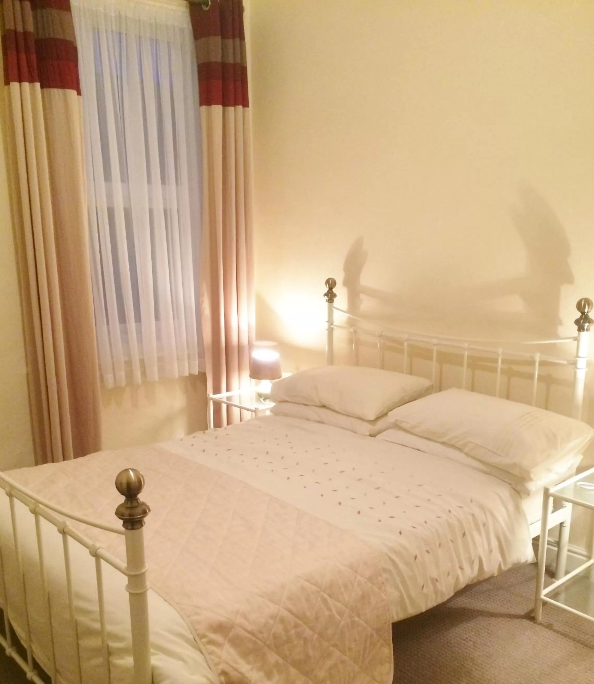 Photo of the whole room, Bed in Admiral Guest House