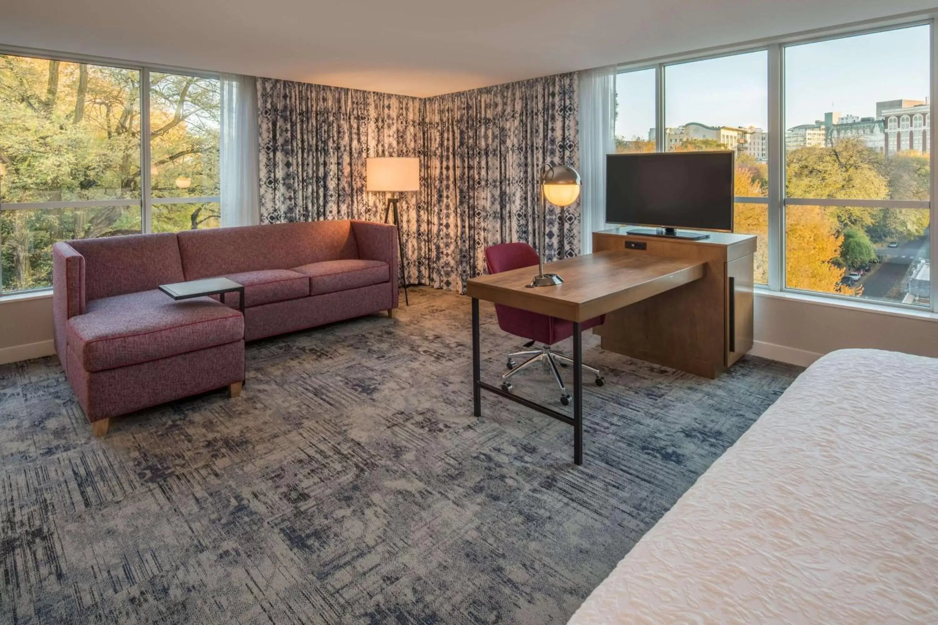 Bedroom, Seating Area in Hampton Inn And Suites By Hilton Portland-Pearl District