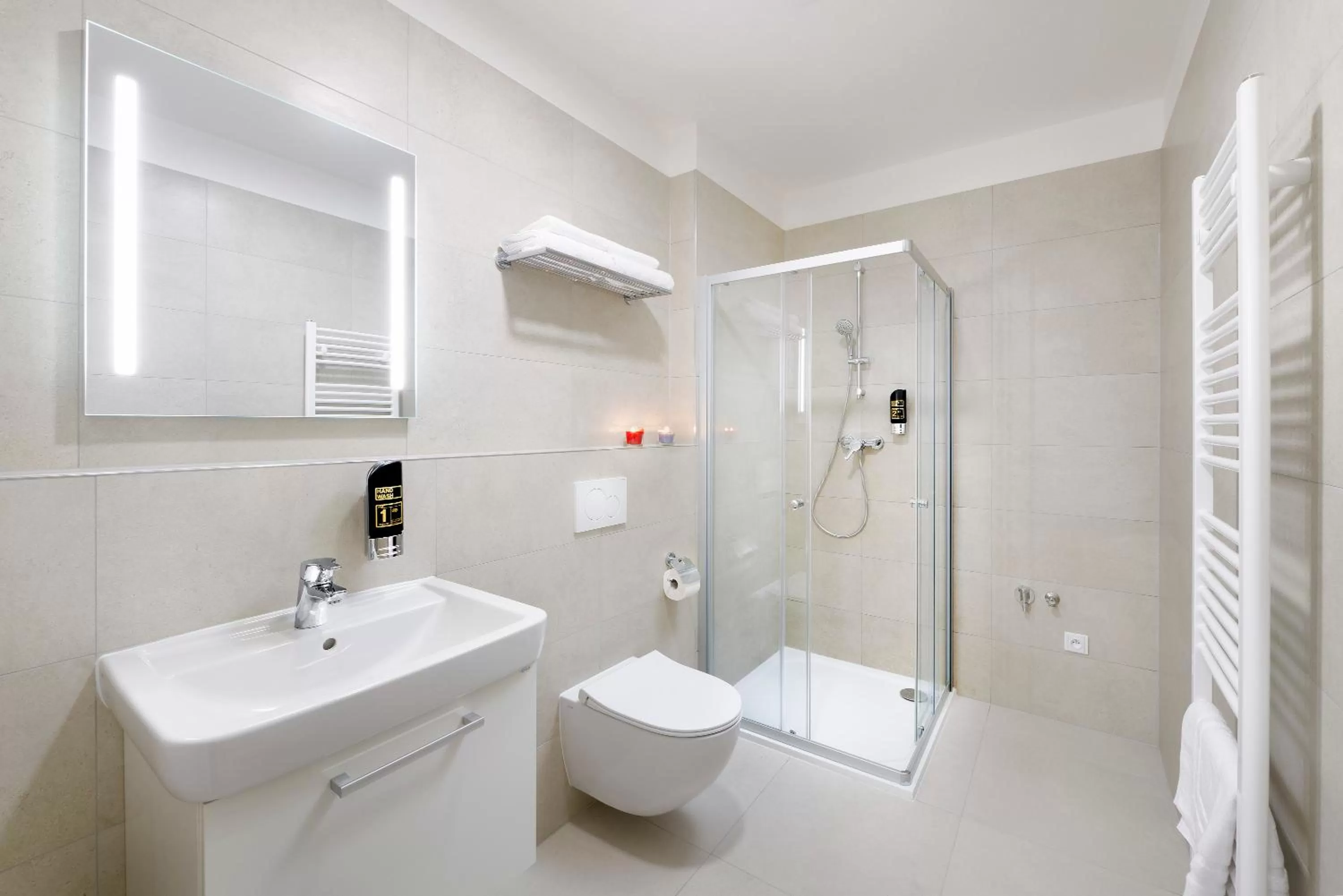 Shower in Downtown Suites Kodanska