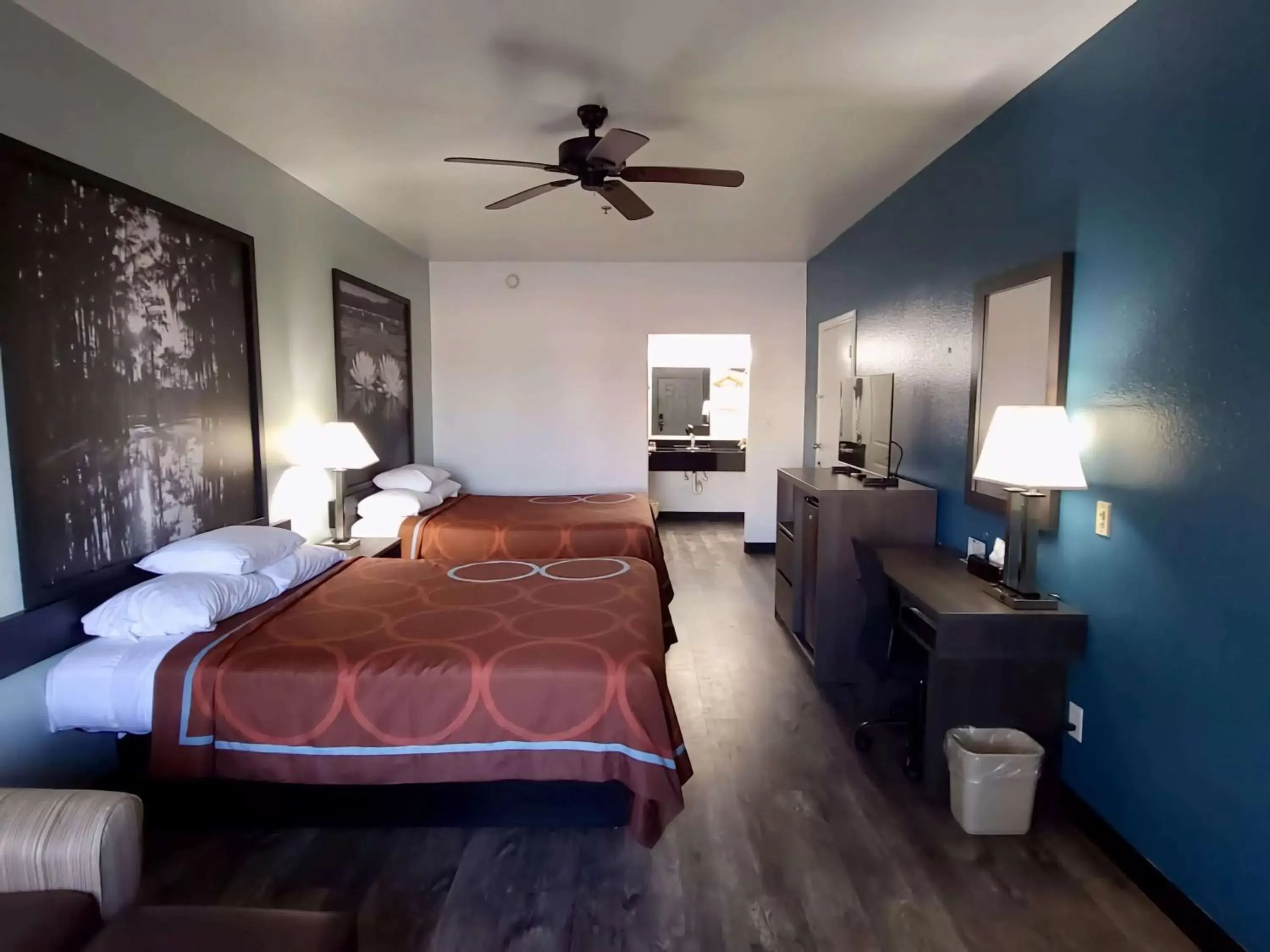 Photo of the whole room, Bed in Super 8 by Wyndham Forney/East Dallas