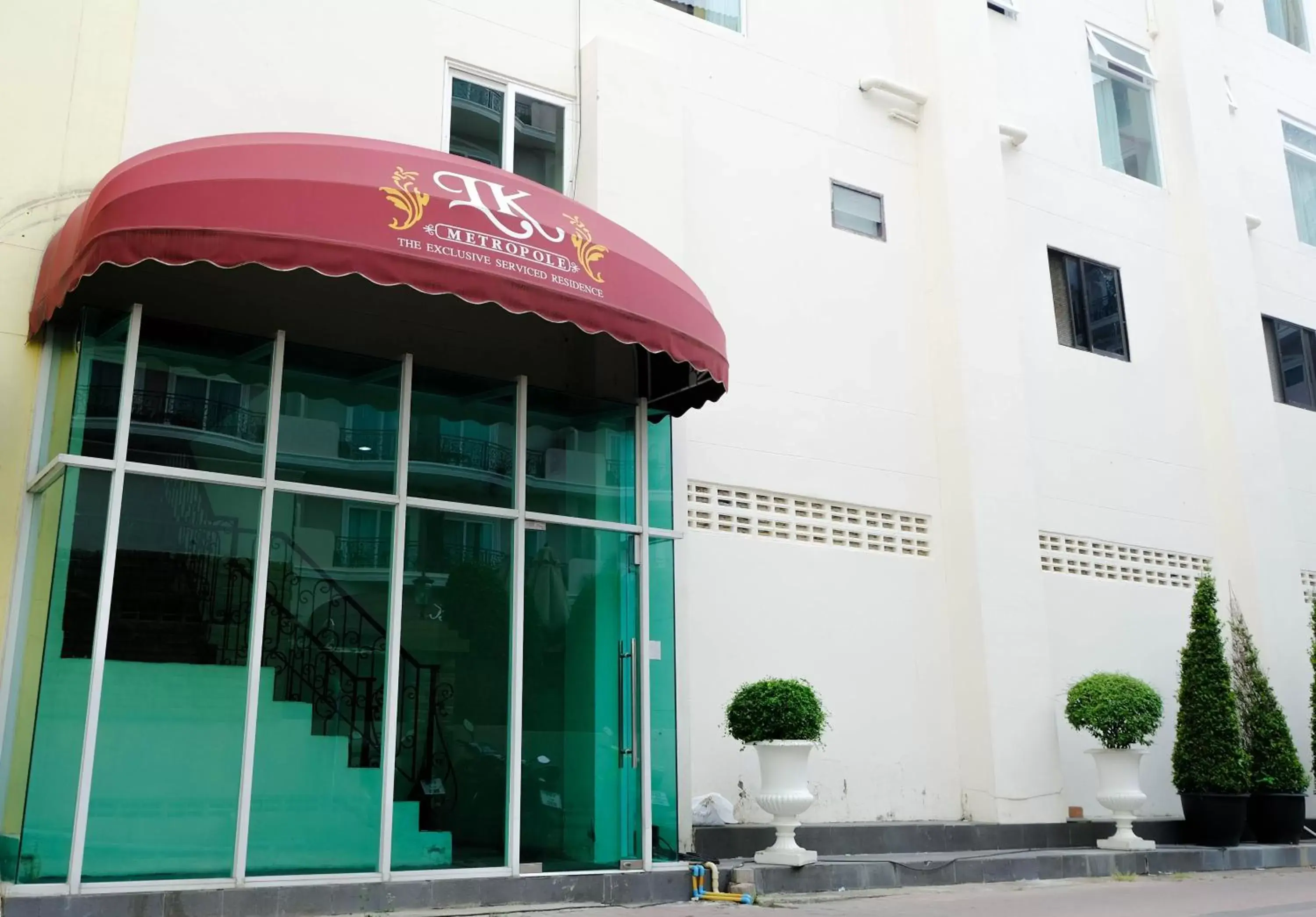 Facade/entrance in LK Metropole (Junior Wing) Facade/entrance in LK Metropole (Junior Wing)