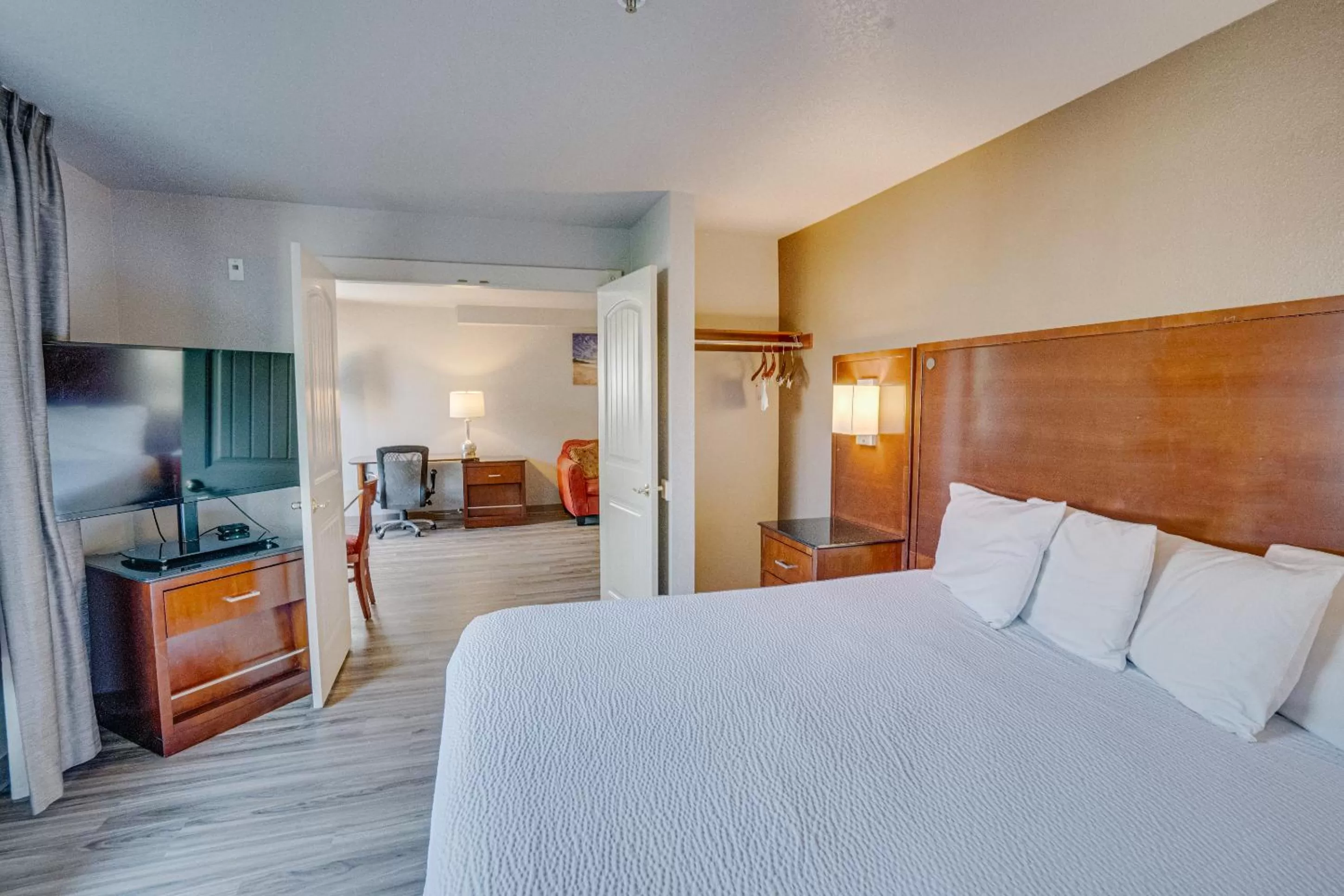 Bed in The Ashley Inn & Suites