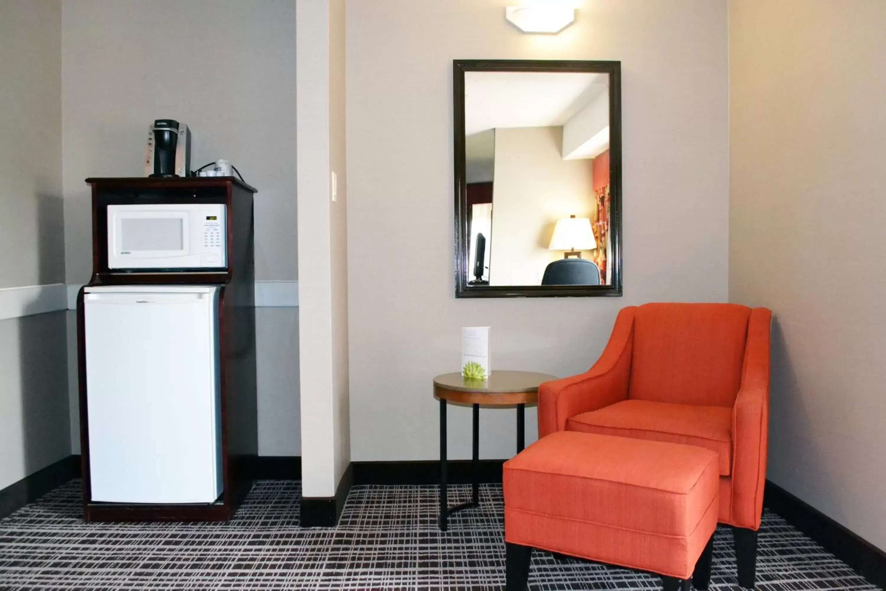 Bedroom, Seating Area in Holiday Inn Express Red Deer, an IHG Hotel