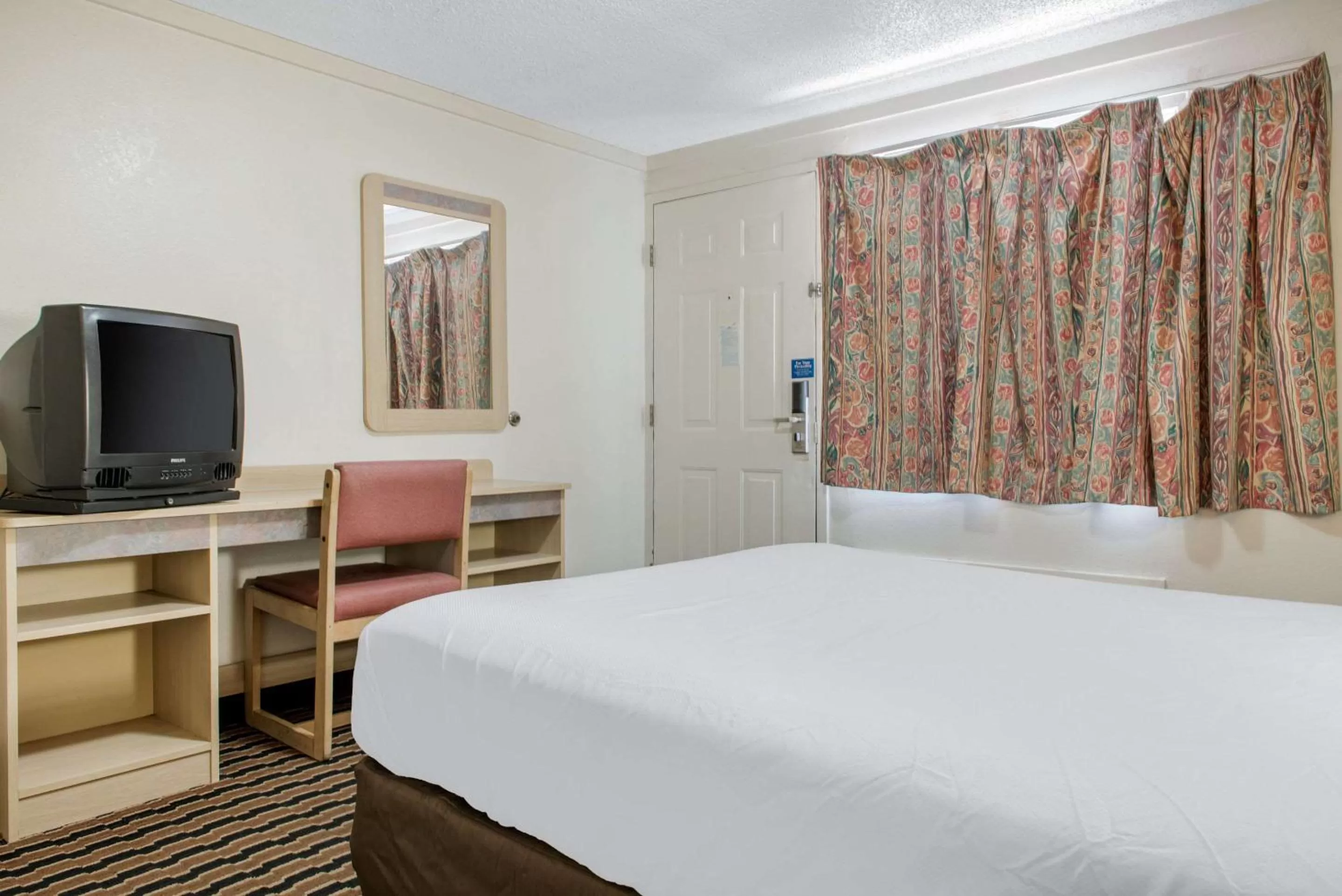 Photo of the whole room, Bed in Rodeway Inn Sharonville