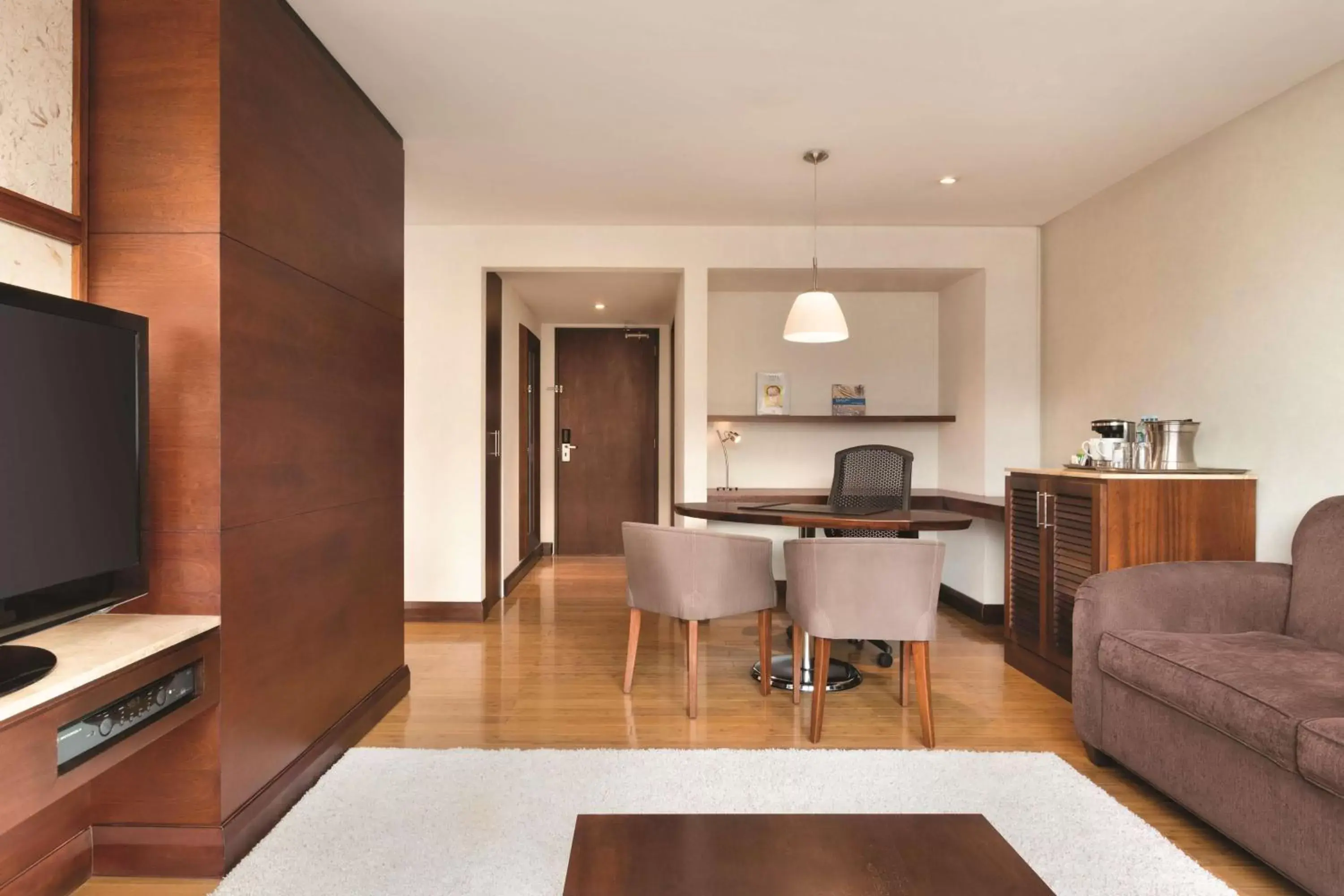 Living room, Seating Area in Hilton Colon Quito Hotel