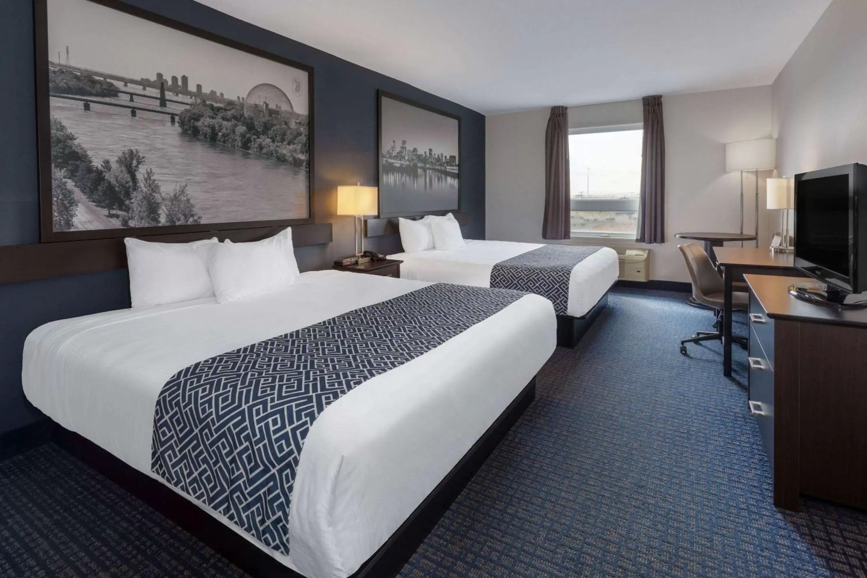 Photo of the whole room, Bed in Super 8 by Wyndham Lachenaie/Terrebonne Photo of the whole room, Bed in Super 8 by Wyndham Lachenaie/Terrebonne