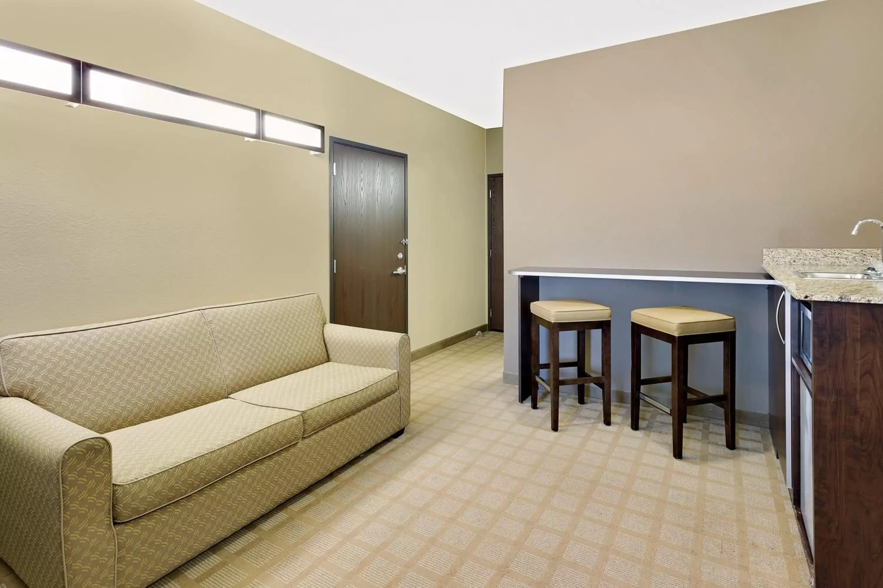 Seating Area in Microtel Inn & Suites by Wyndham Prairie du Chien