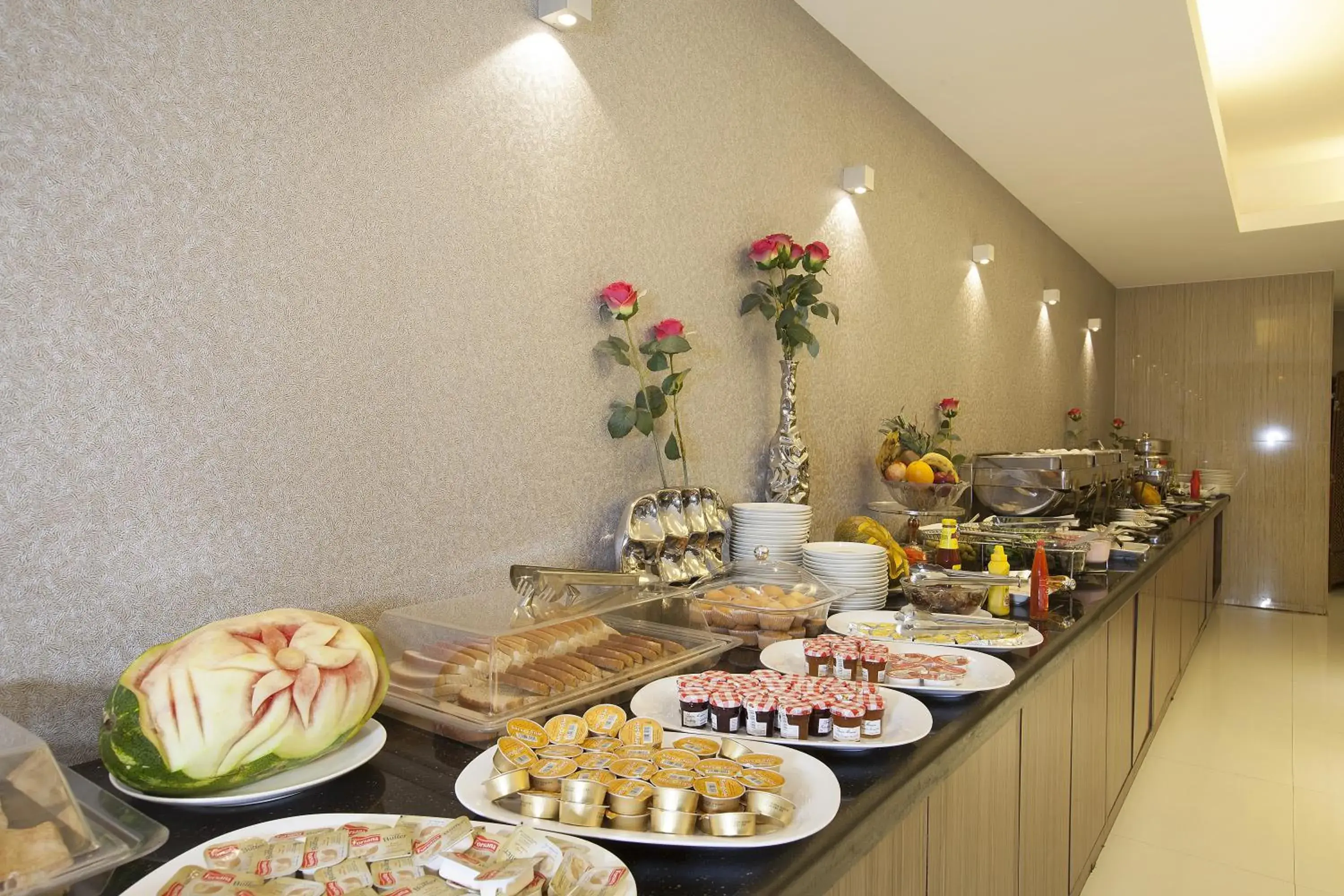 Restaurant/places to eat, Food in Watheer Hotel Suite