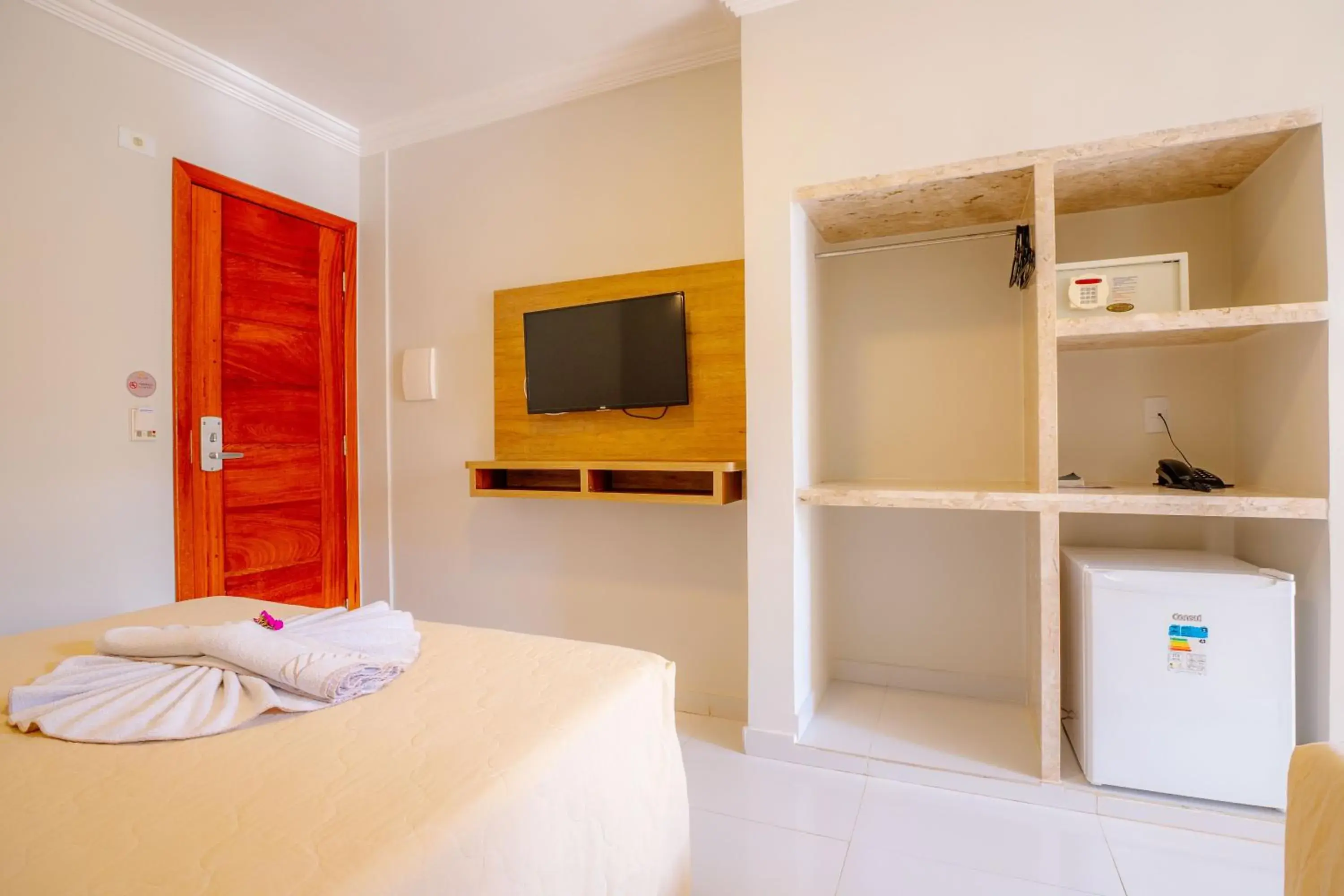 Bedroom, TV/Entertainment Center in Portal Ville - Rede Soberano