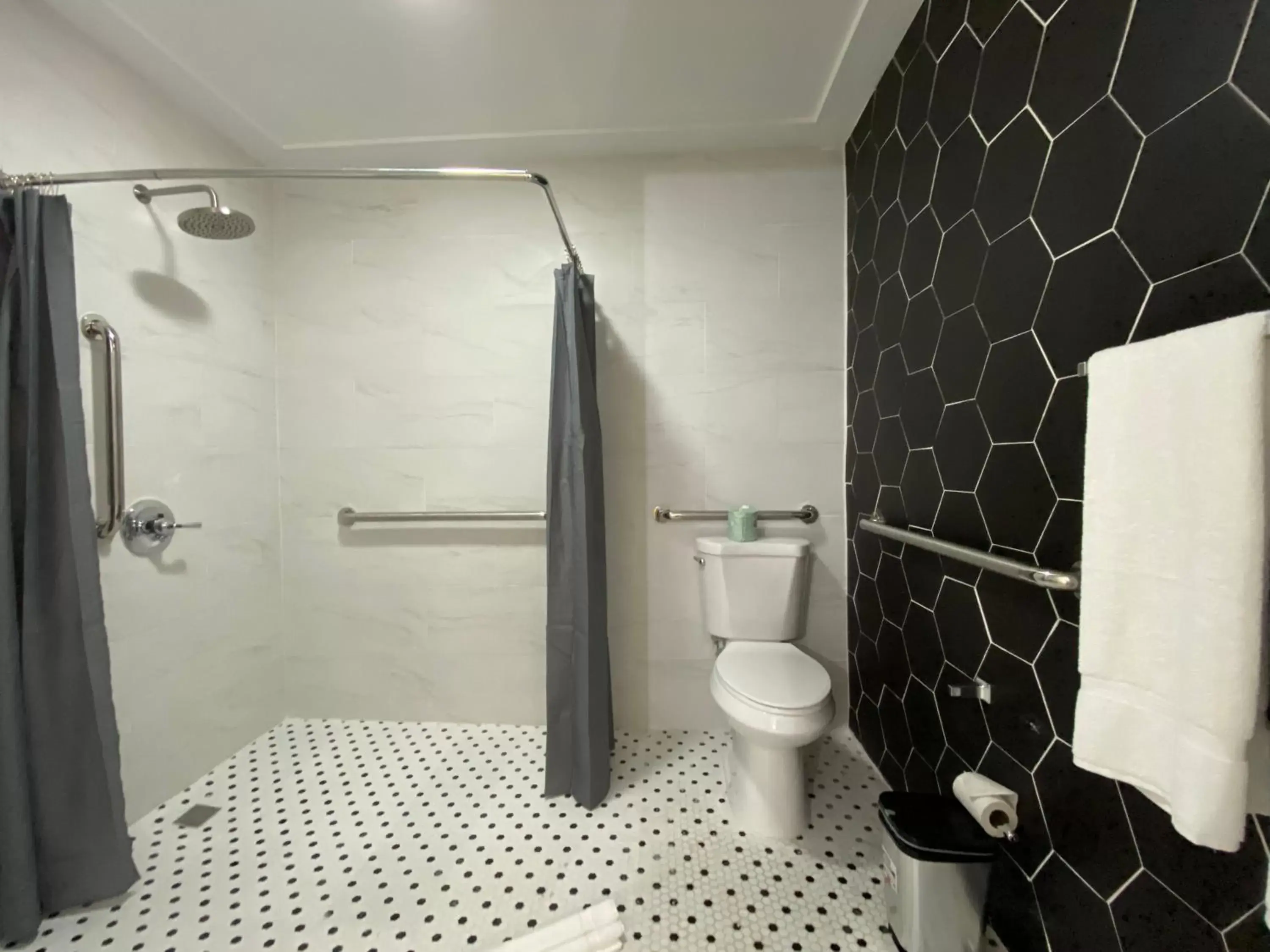 Shower, Bathroom in Hotel Nest